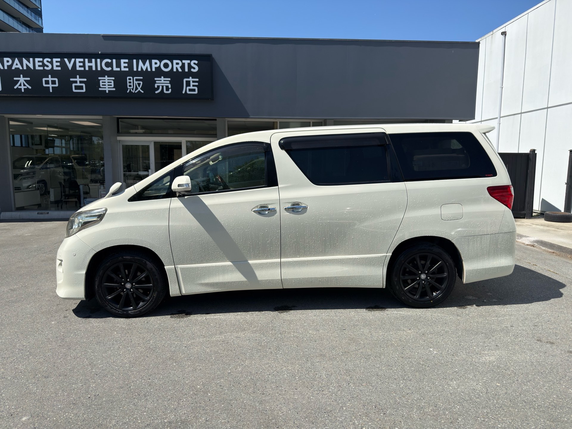 Vehicle photo 3