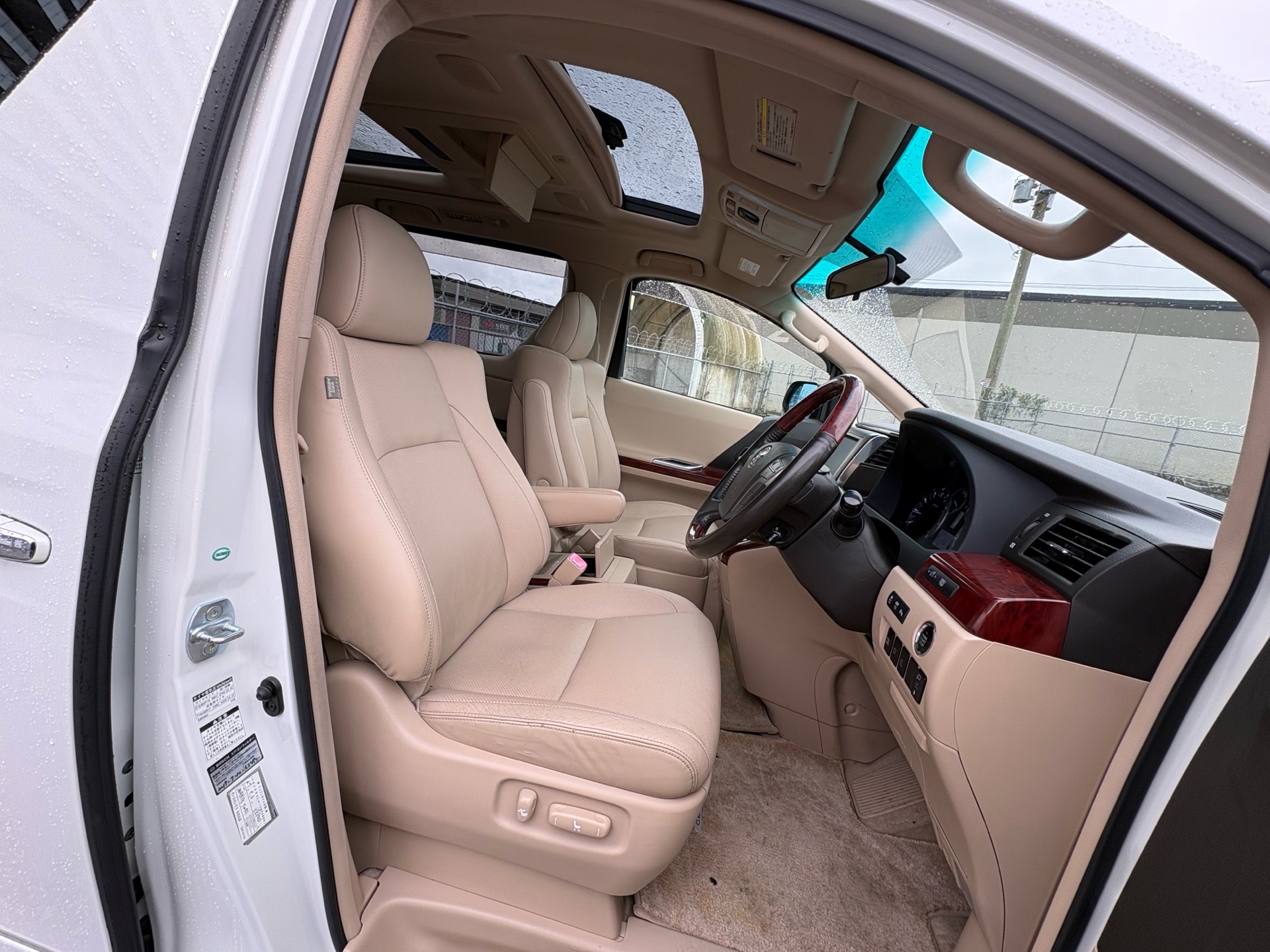 Vehicle photo 15