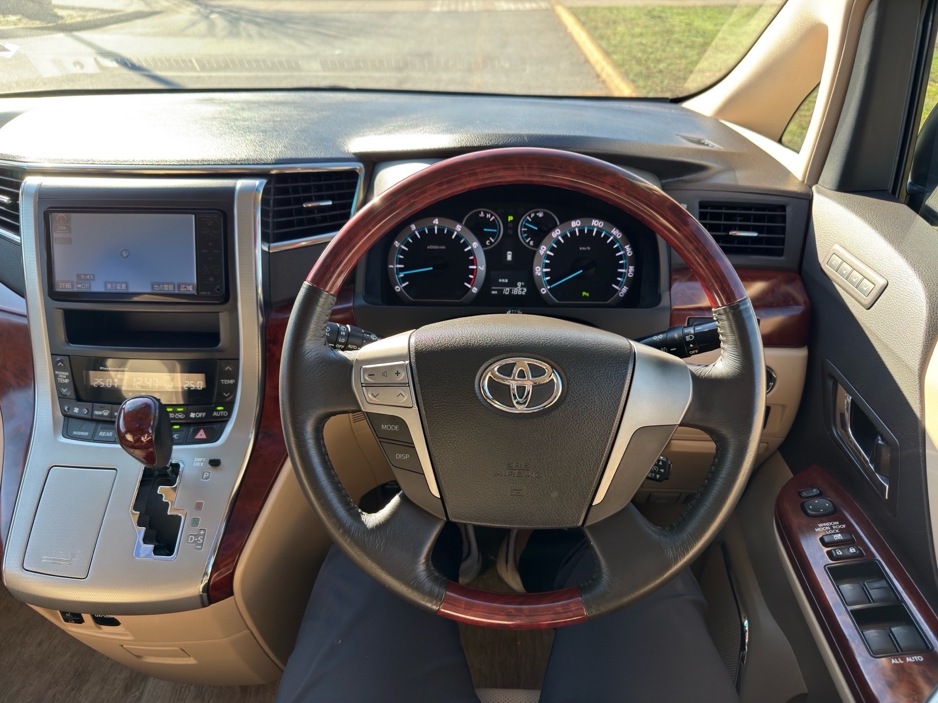 Vehicle photo 6