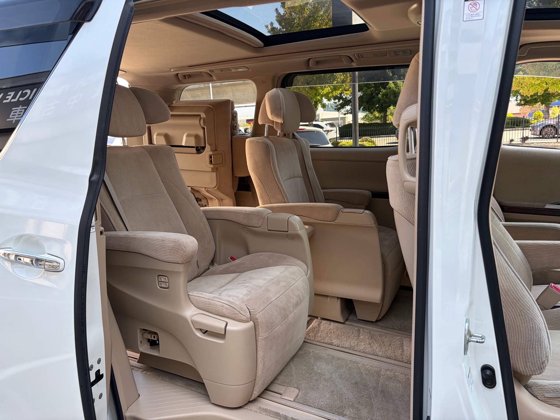Vehicle photo 17