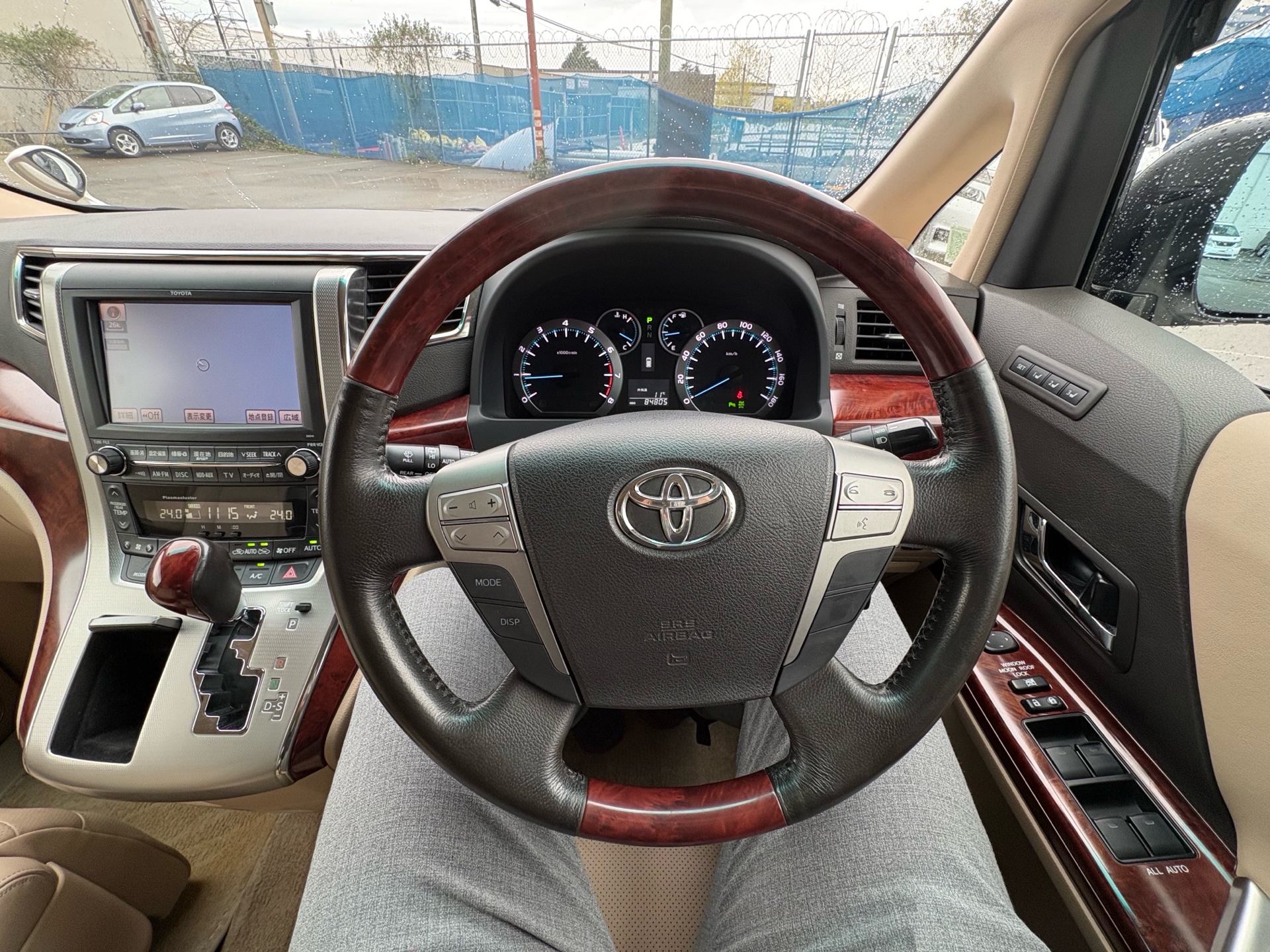 Vehicle photo 6