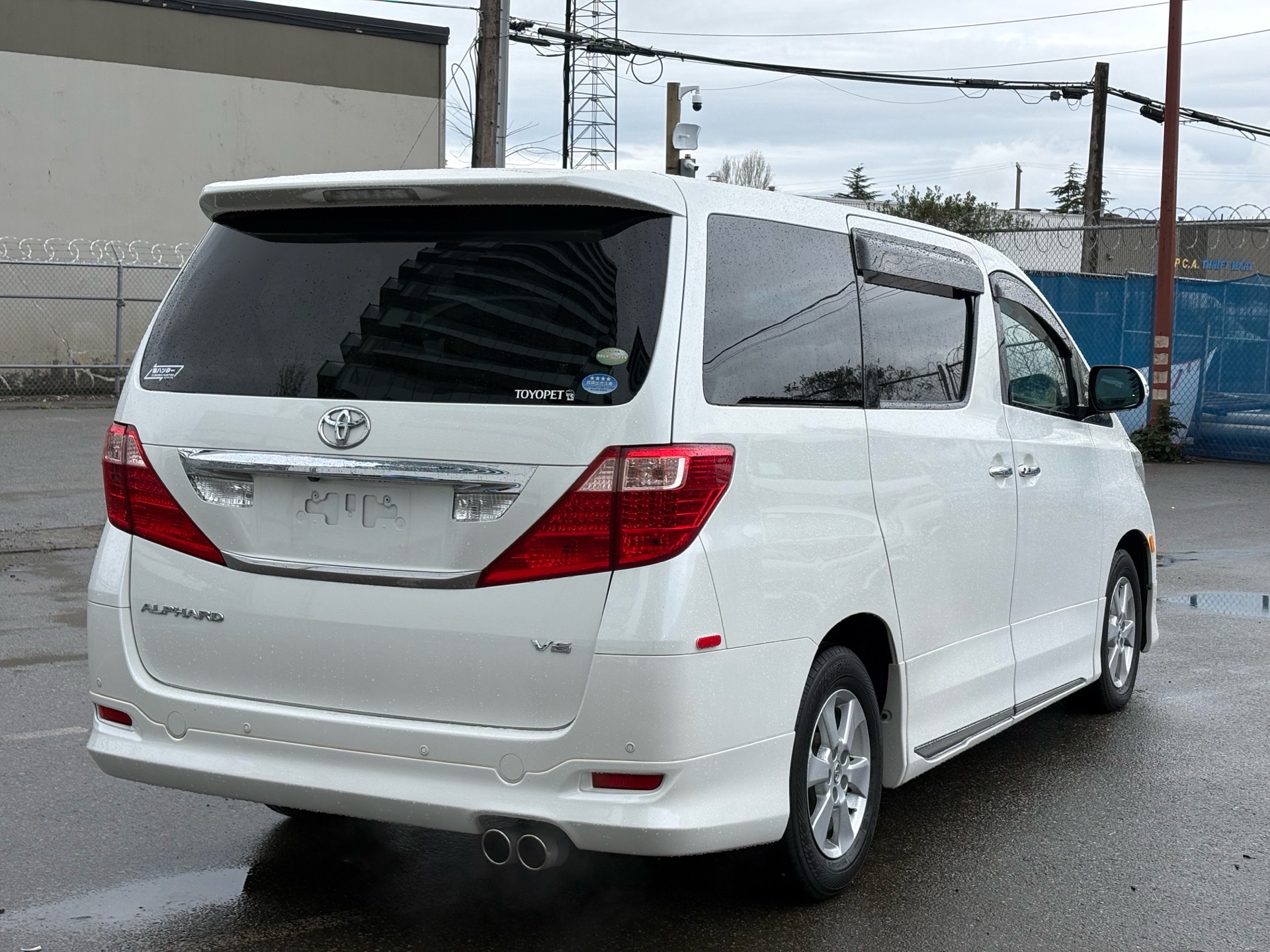 Vehicle photo 5
