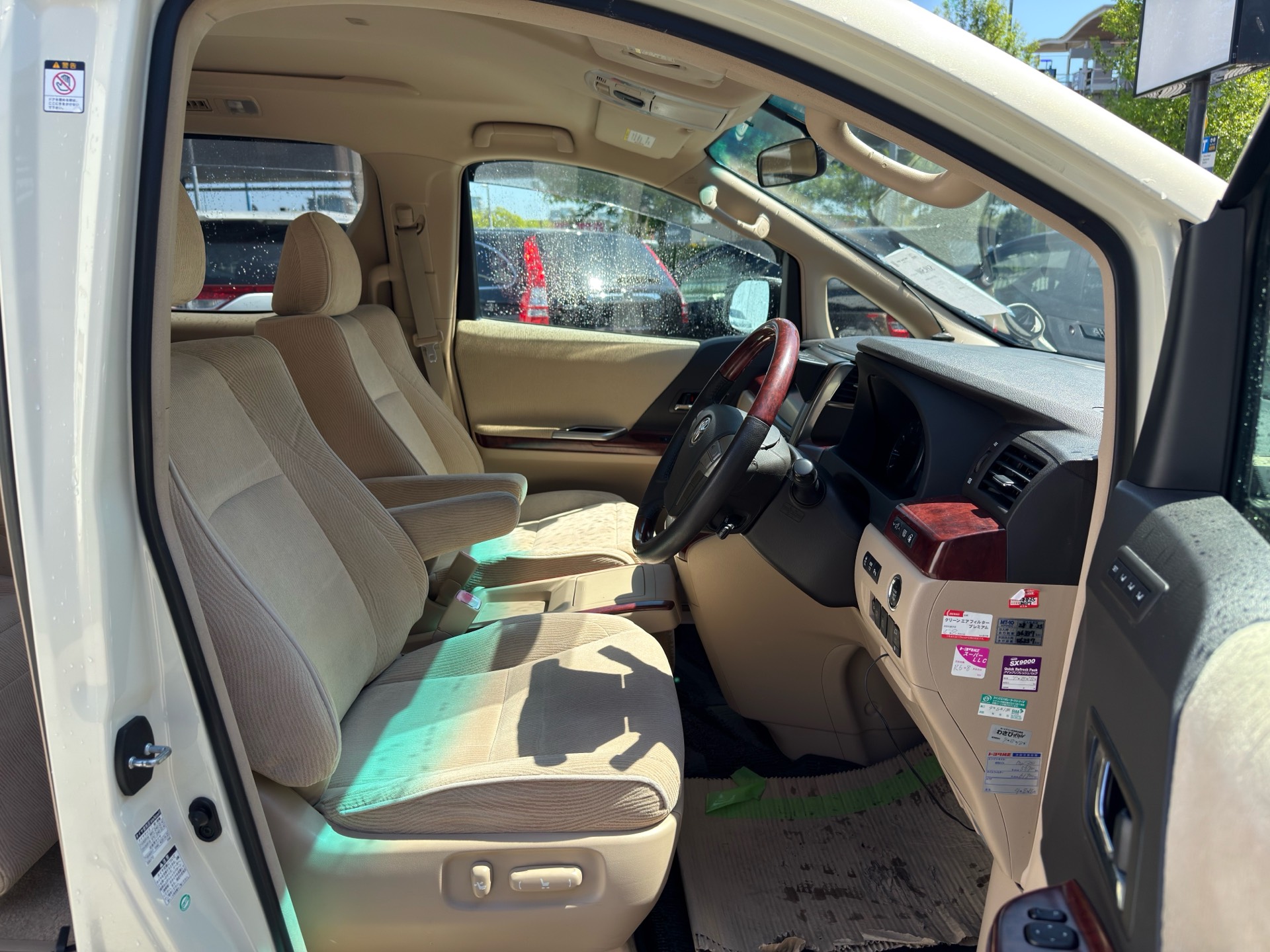 Vehicle photo 14