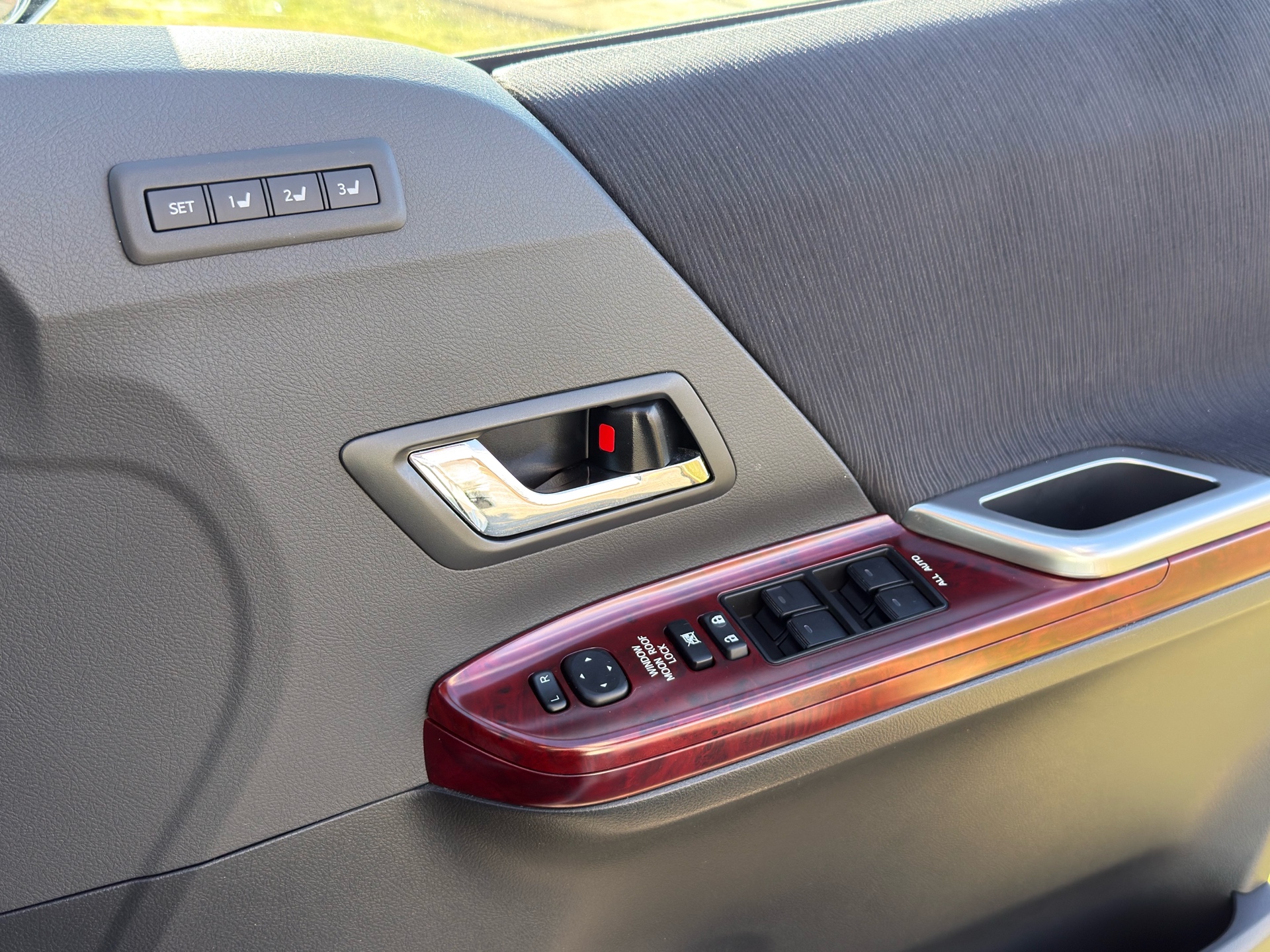 Vehicle photo 11