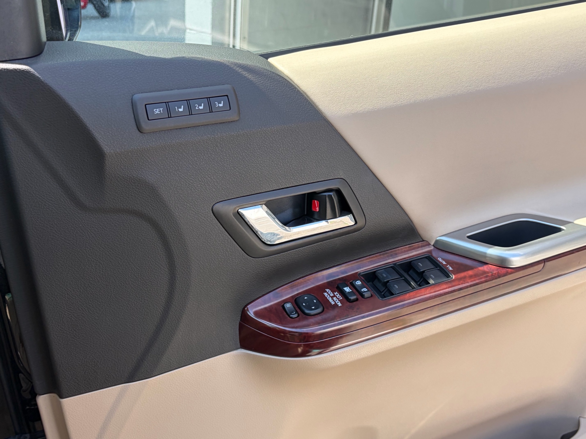 Vehicle photo 11