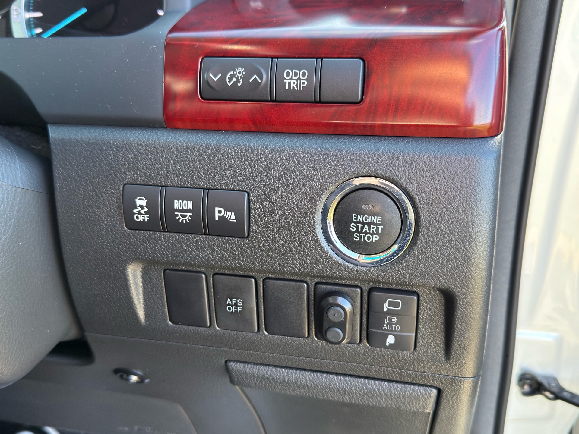 Vehicle photo 10