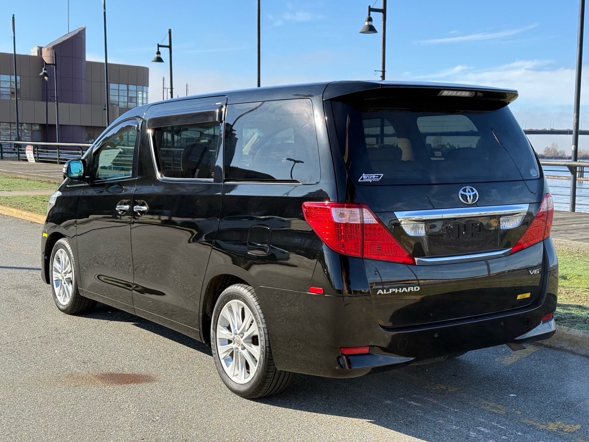 Vehicle photo 4