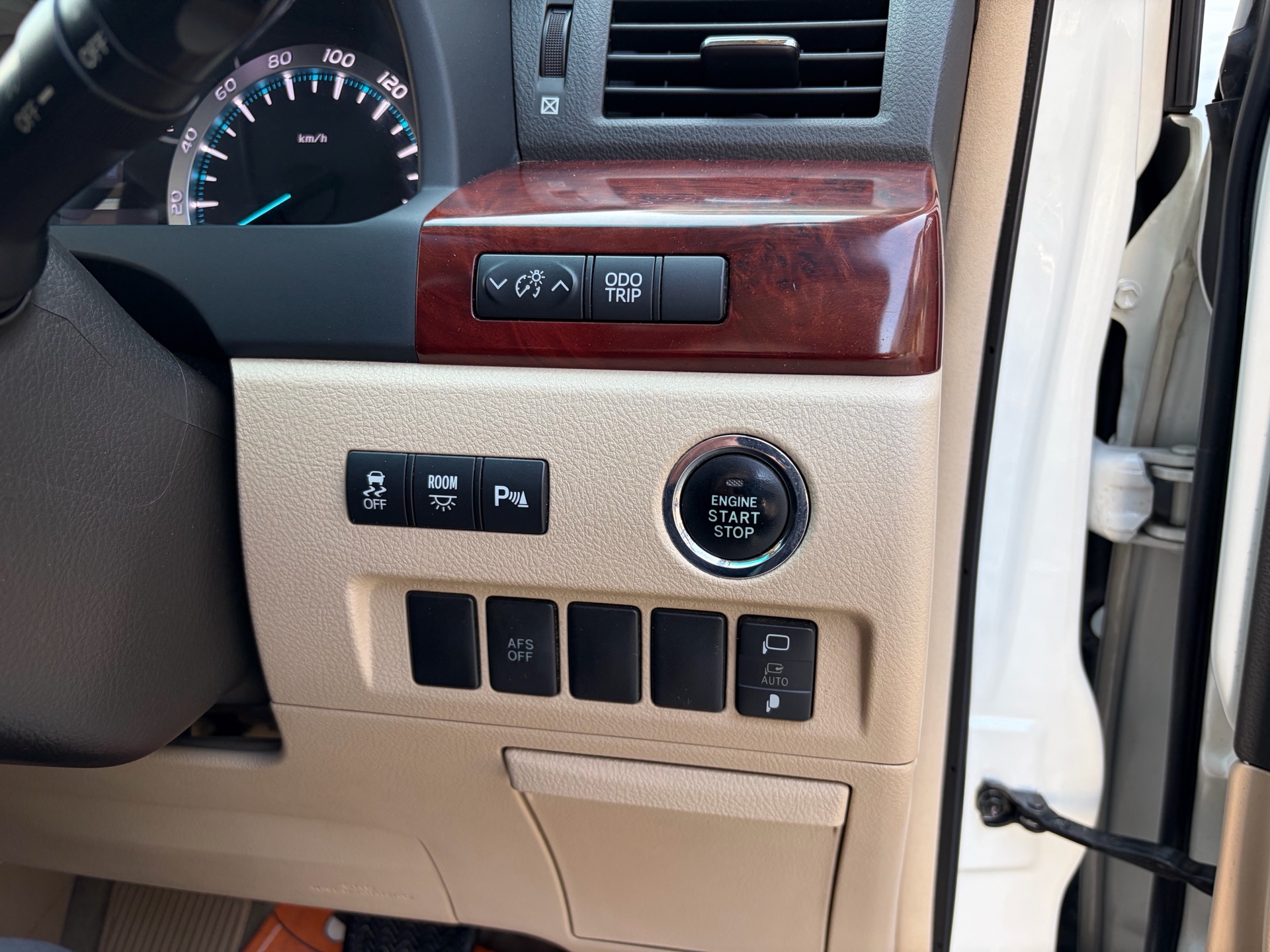 Vehicle photo 14