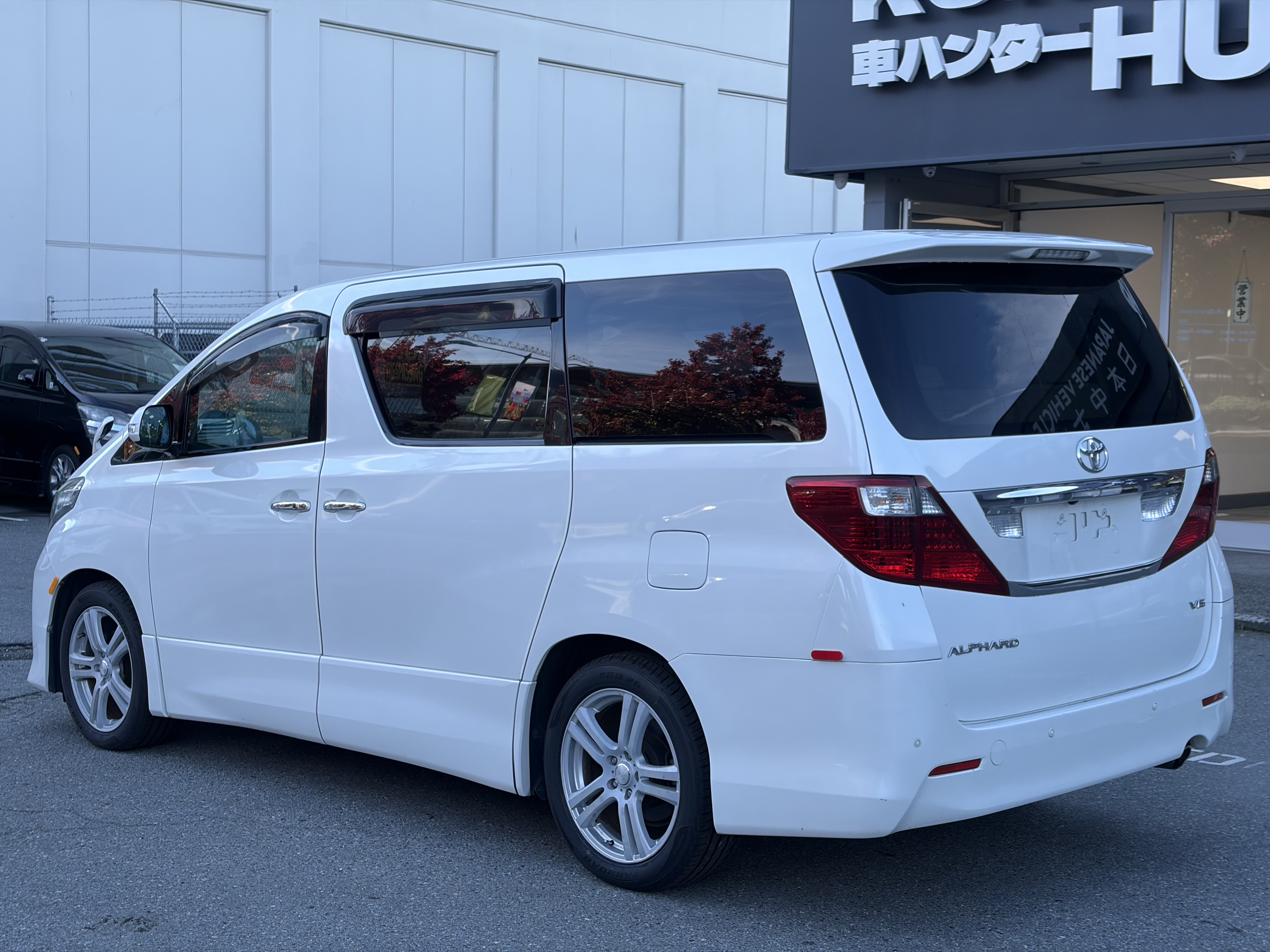 Vehicle photo 6
