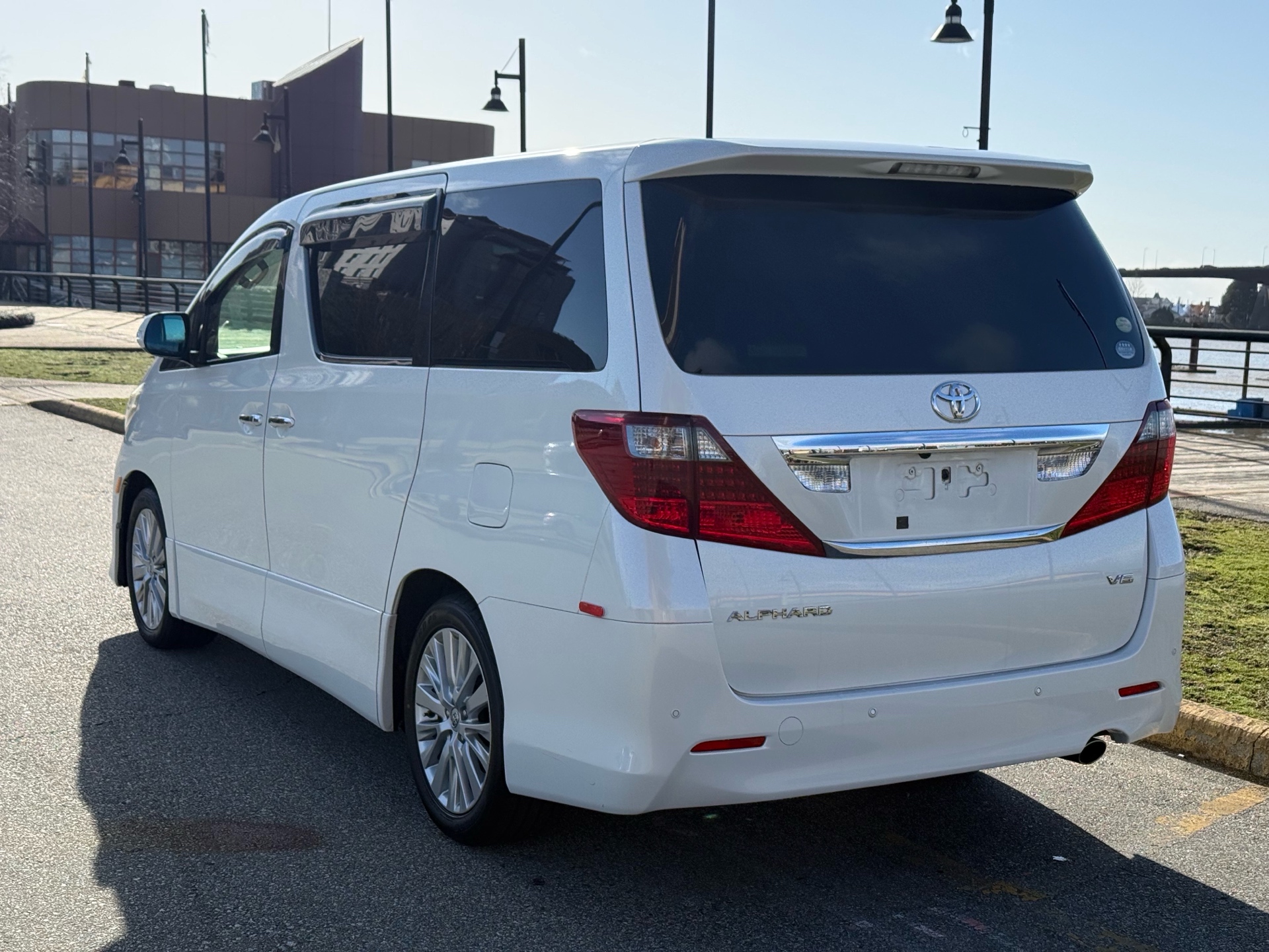 Vehicle photo 4
