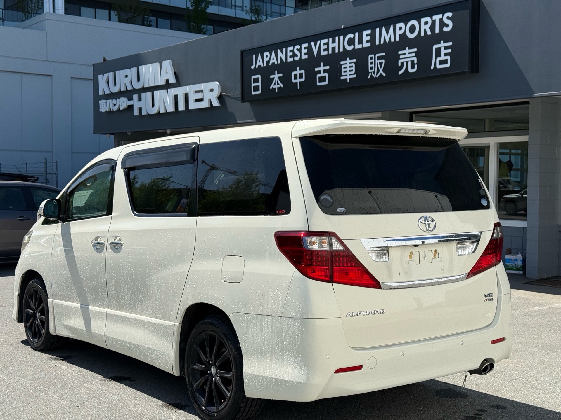 Vehicle photo 4