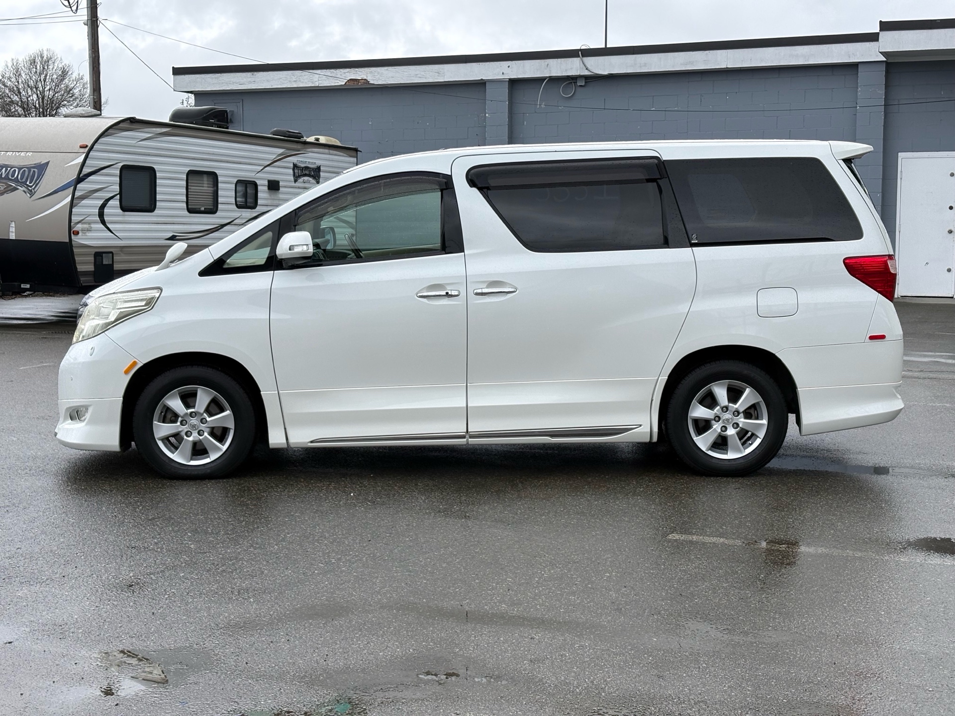 Vehicle photo 3