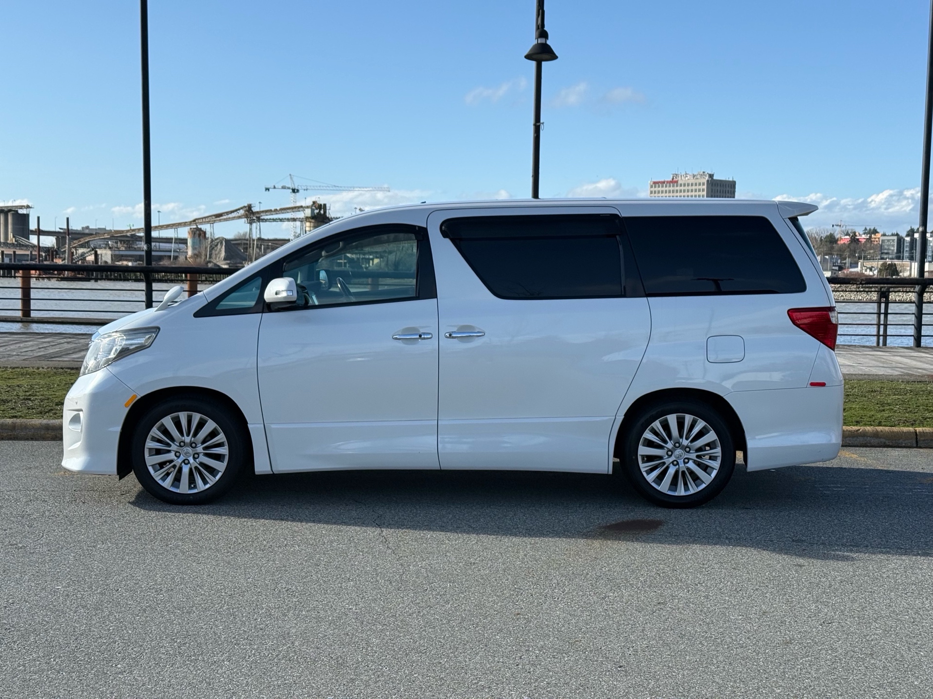 Vehicle photo 3