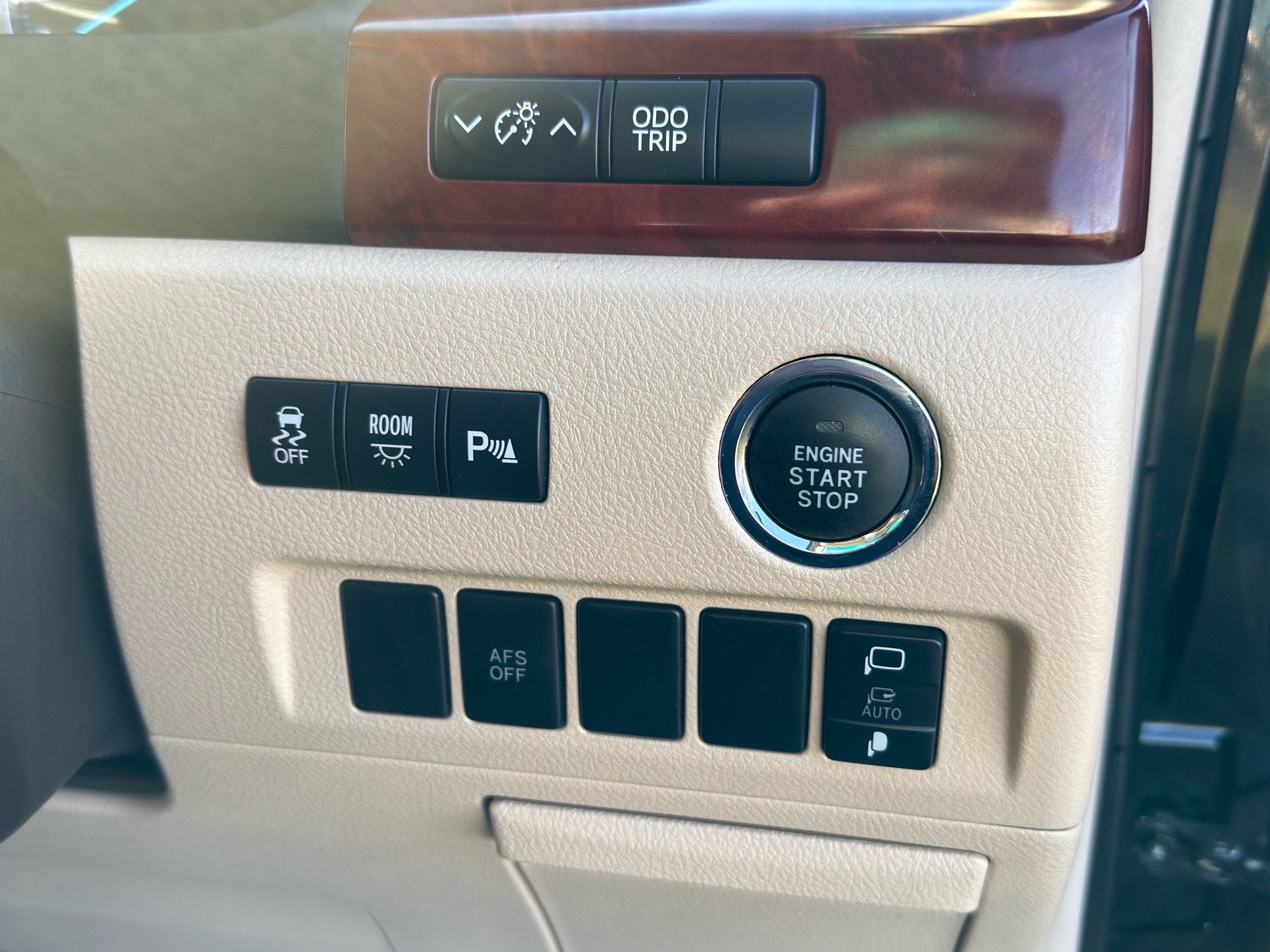 Vehicle photo 11