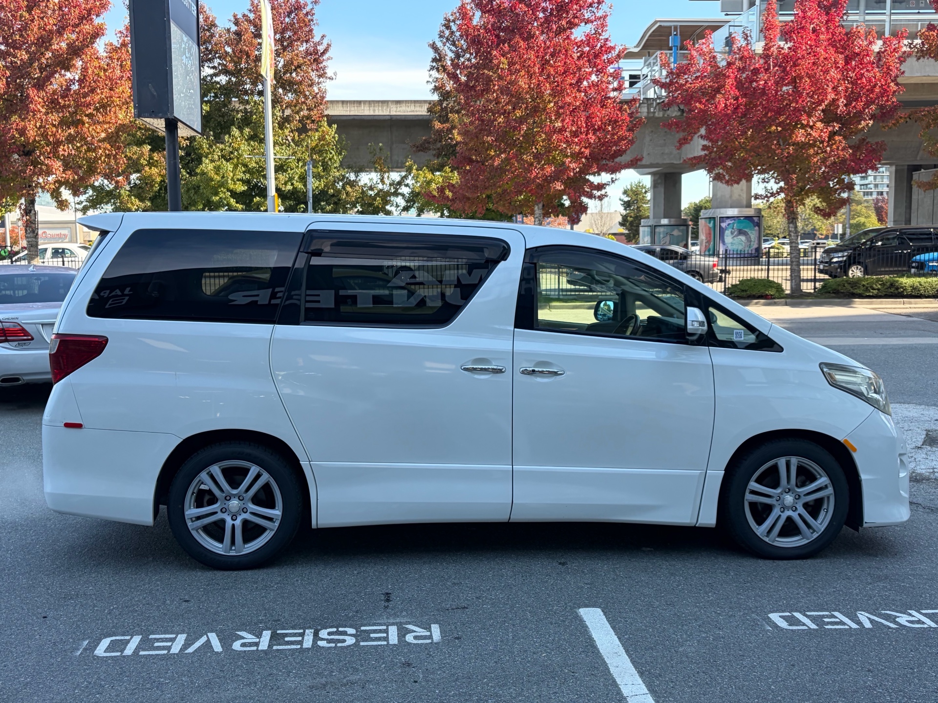 Vehicle photo 4