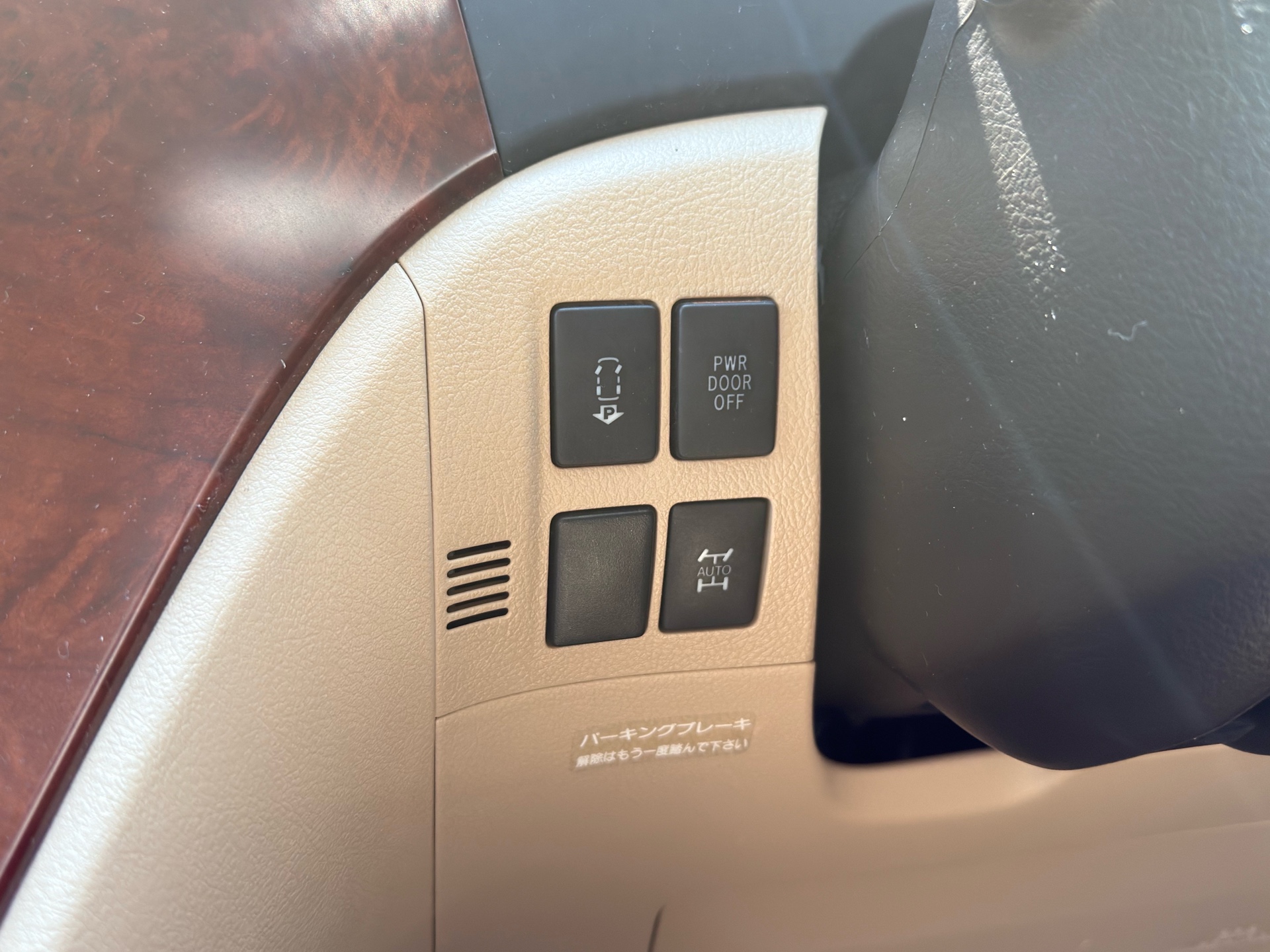 Vehicle photo 11