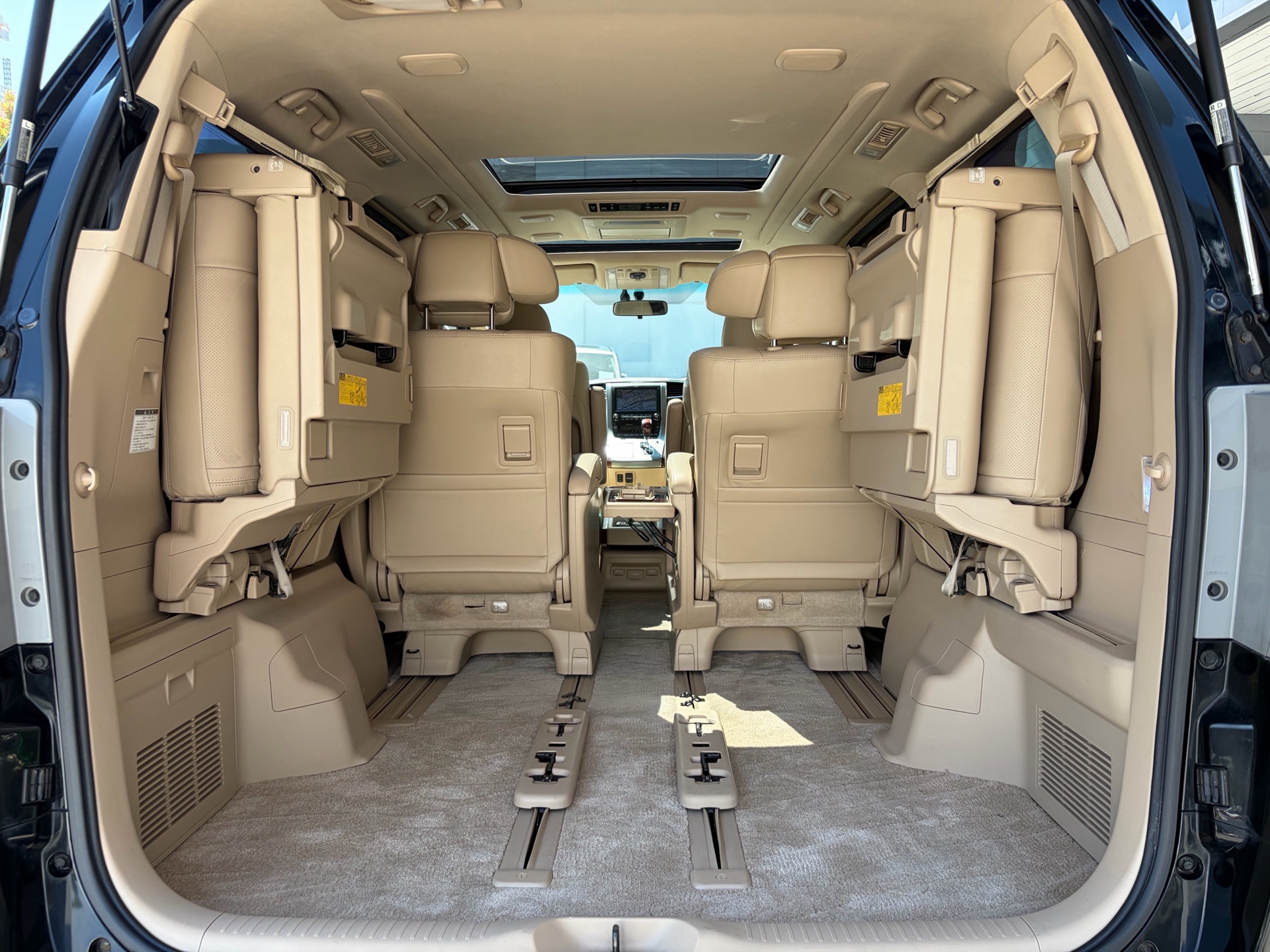 Vehicle photo 16