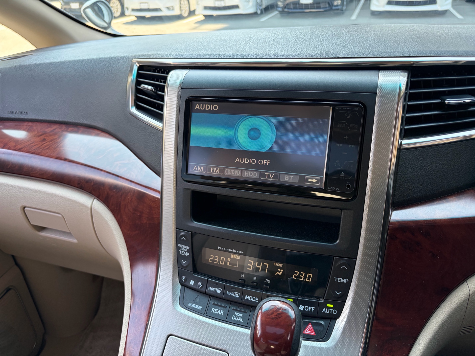 Vehicle photo 12