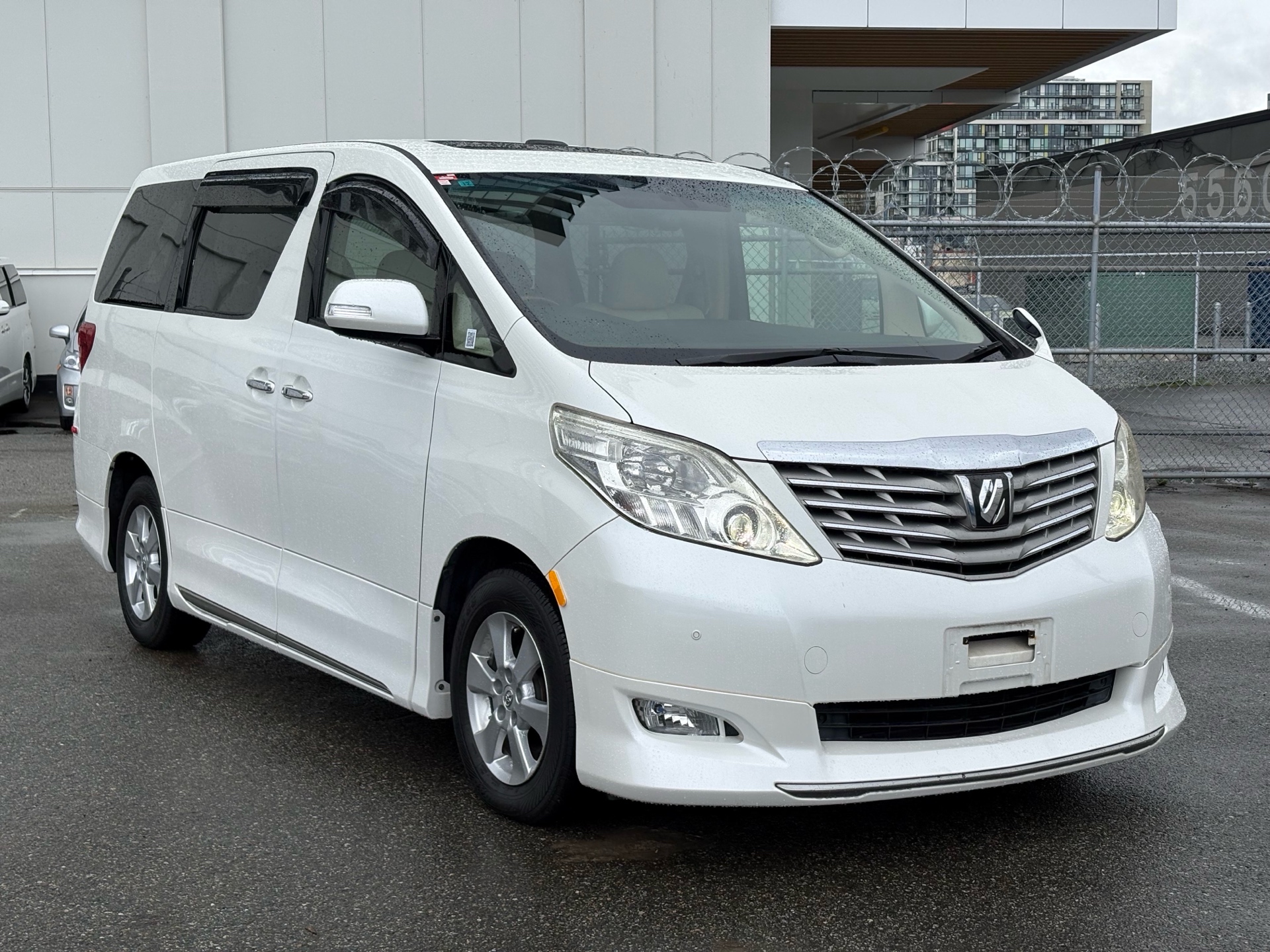 Vehicle photo 2