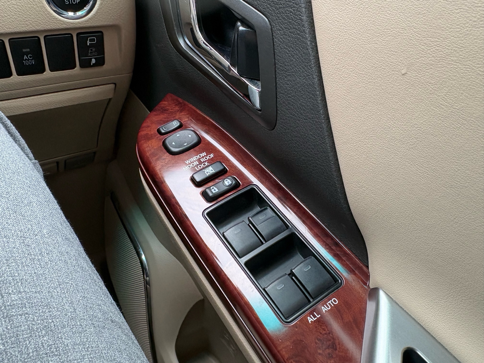 Vehicle photo 13