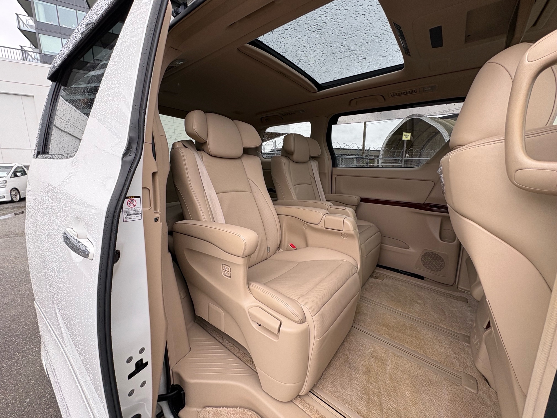 Vehicle photo 16