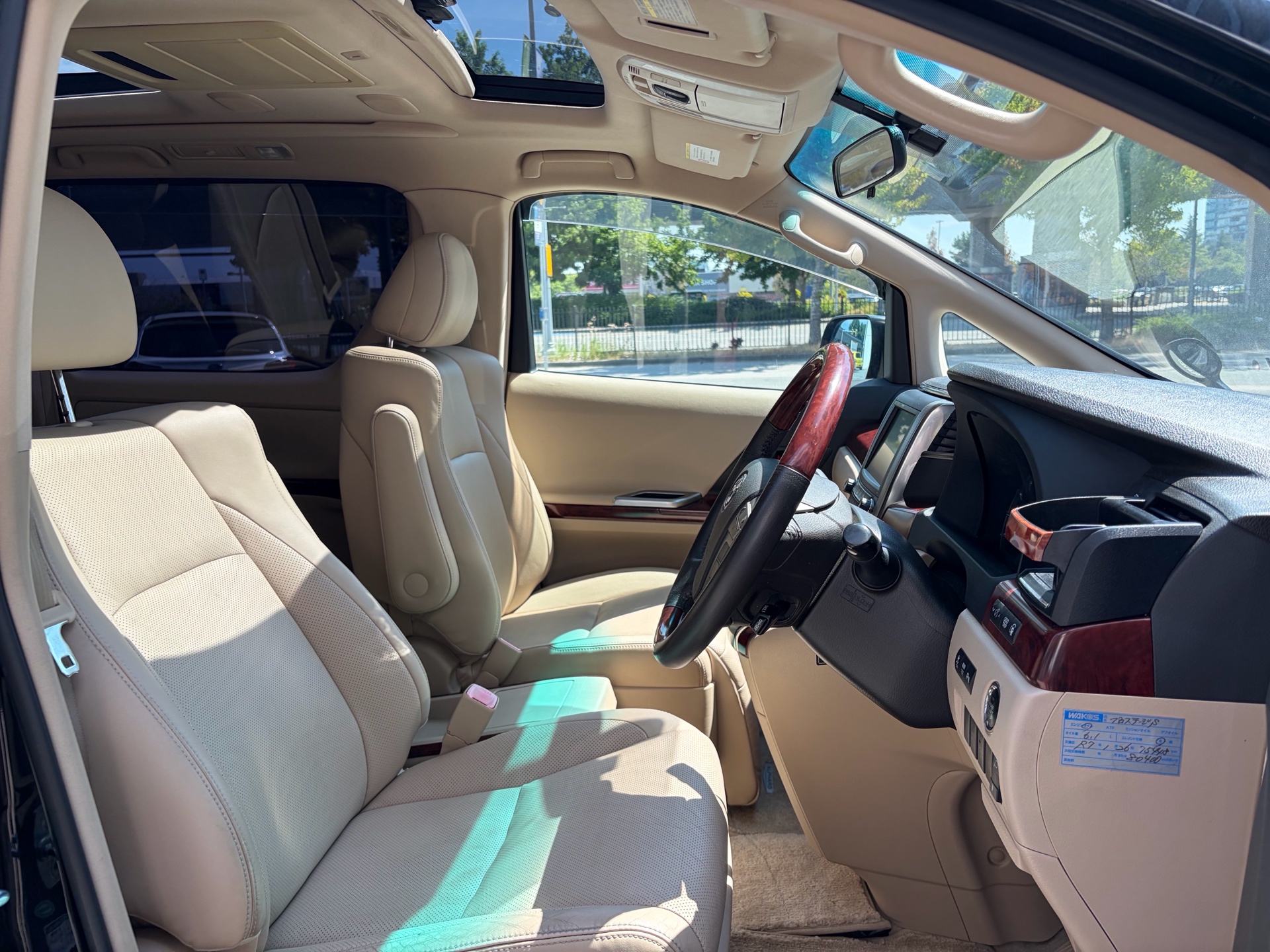 Vehicle photo 12