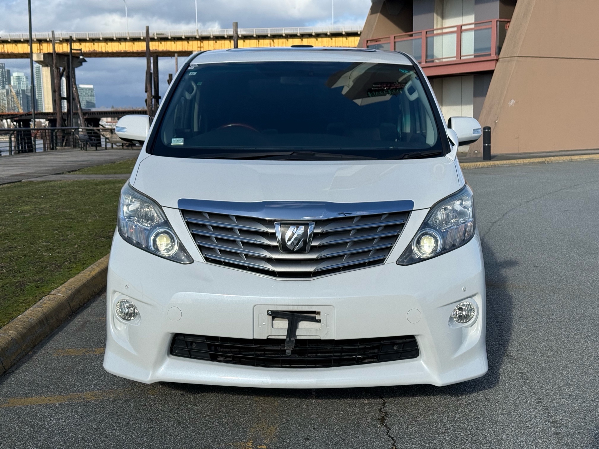 Vehicle photo 2