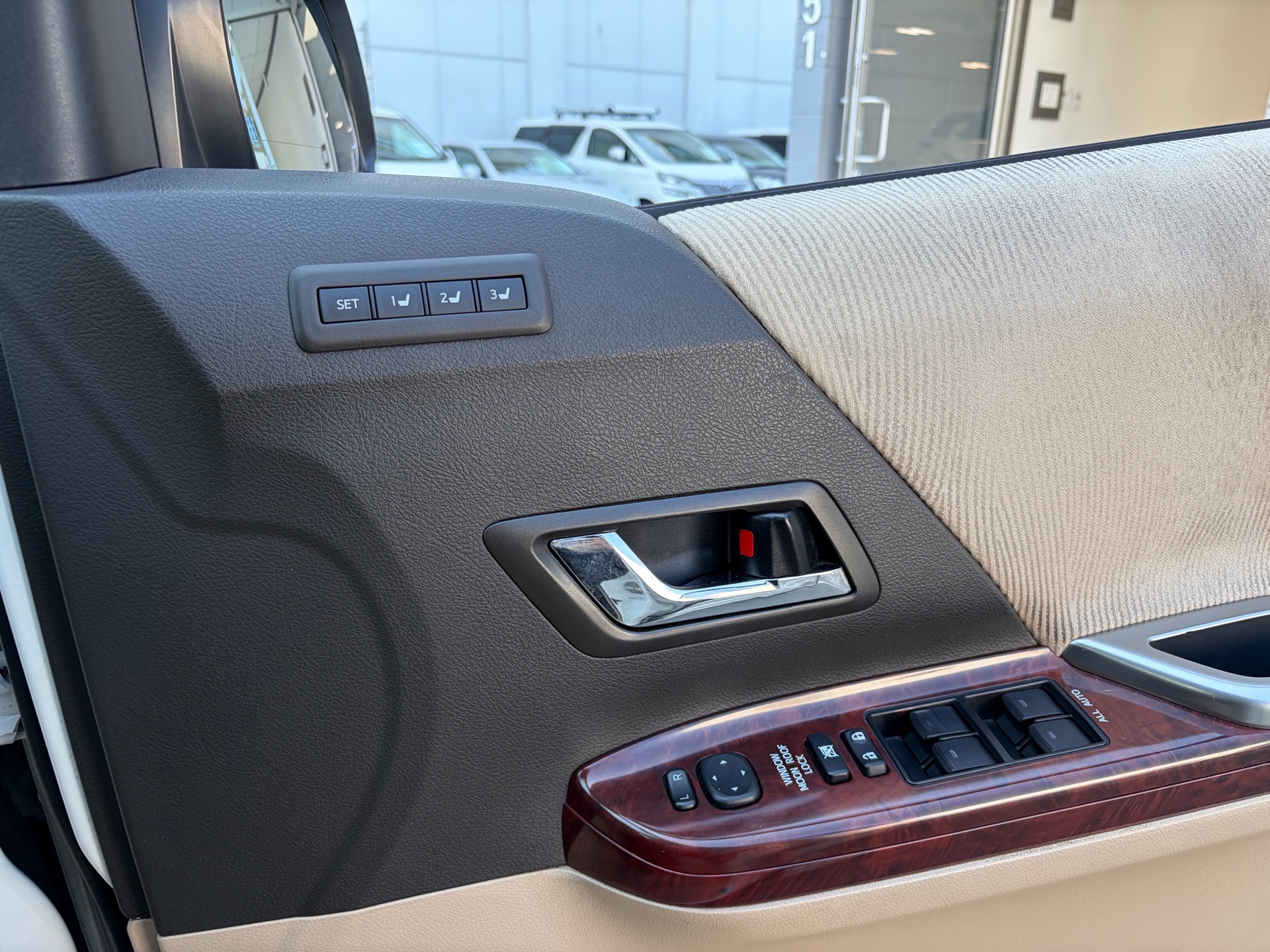 Vehicle photo 15