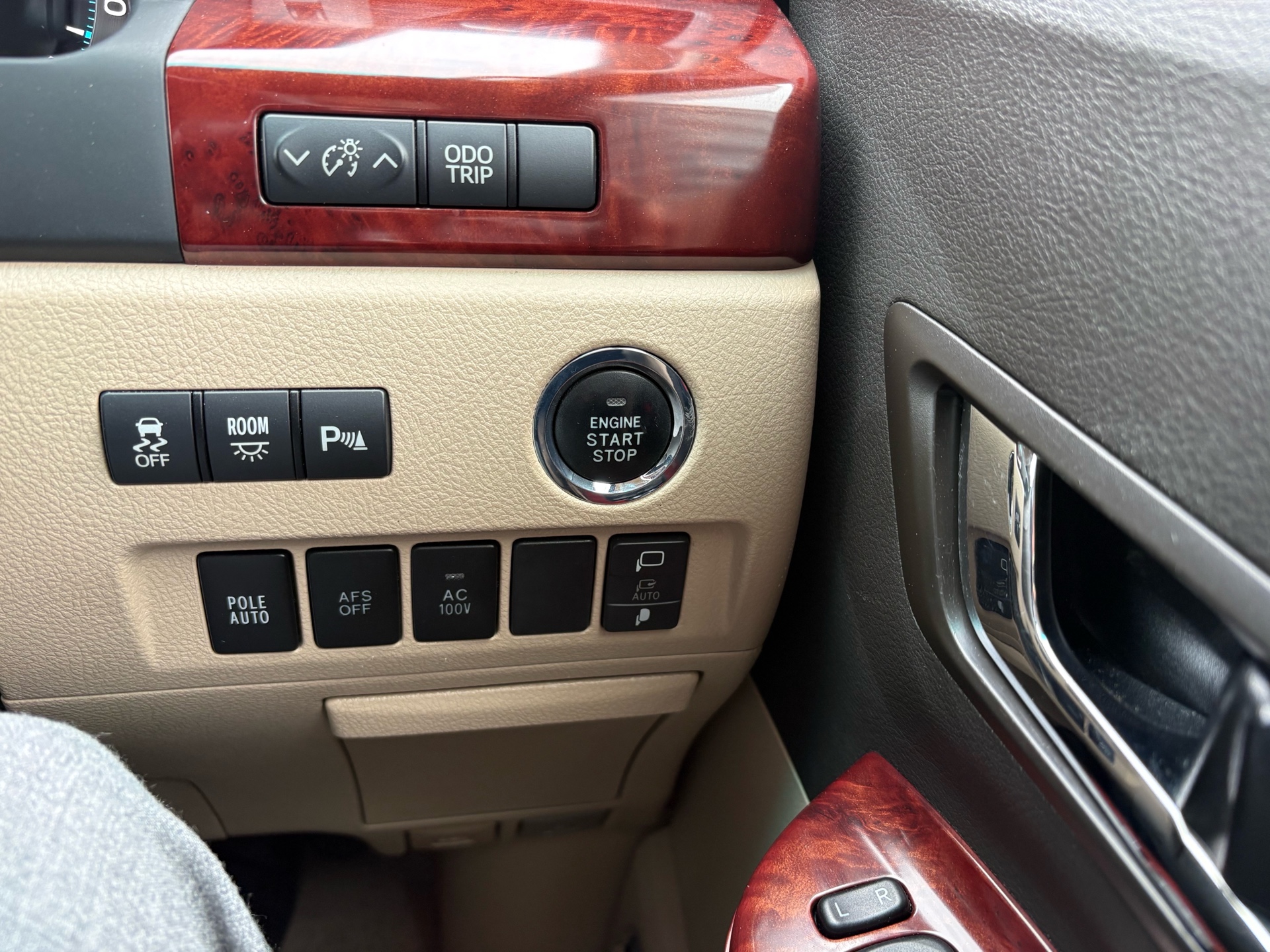 Vehicle photo 11