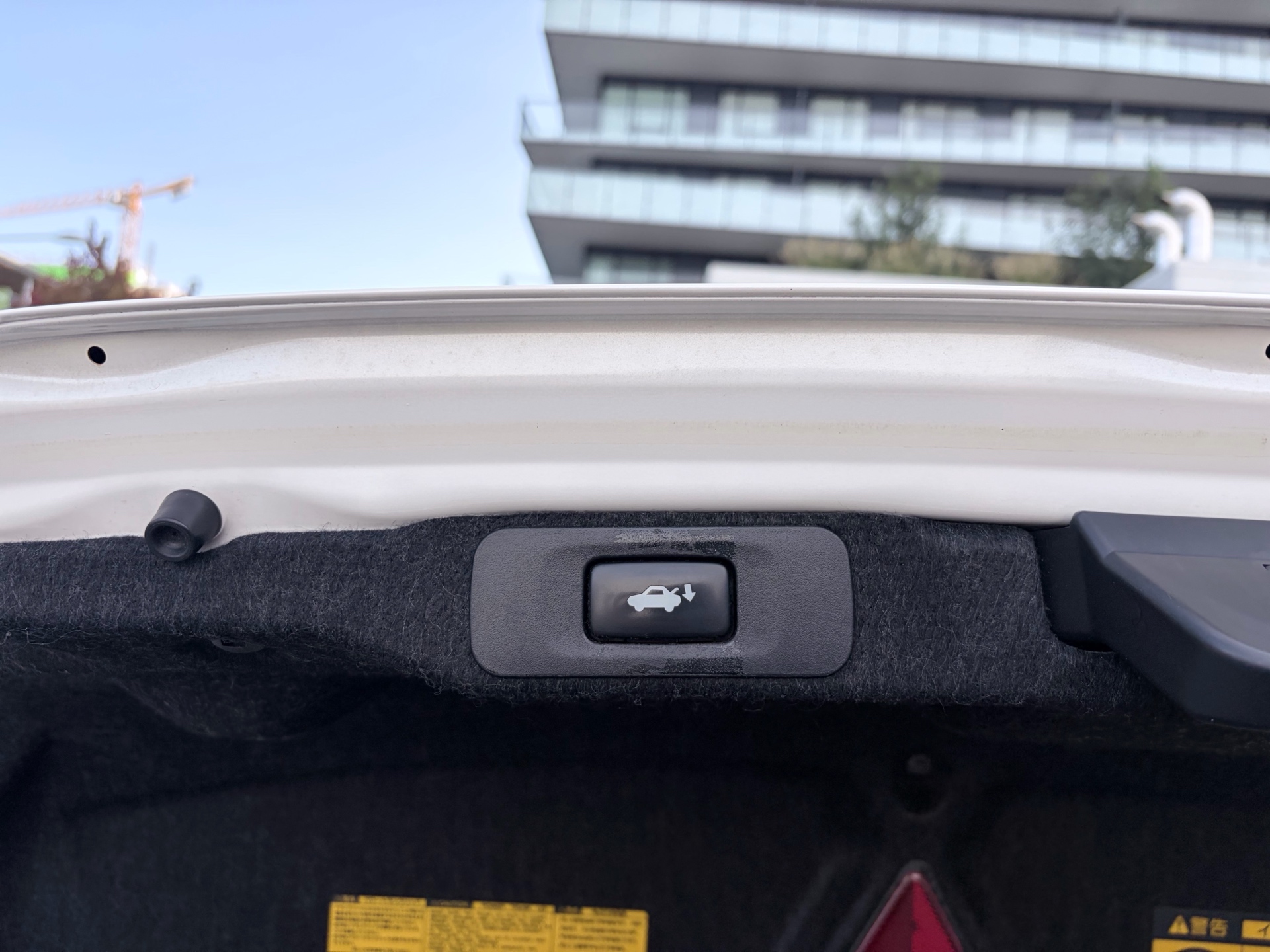 Vehicle photo 19