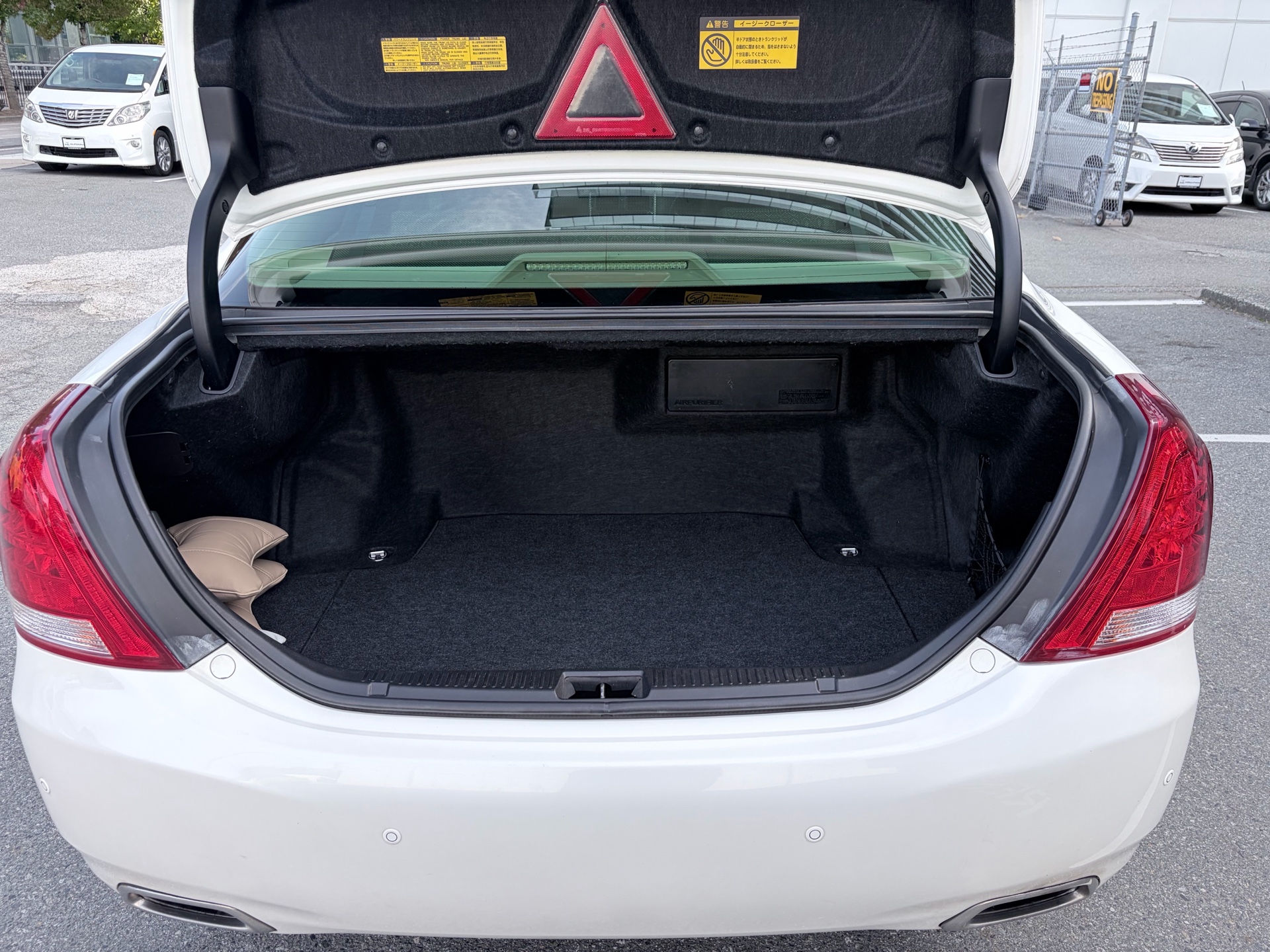 Vehicle photo 18