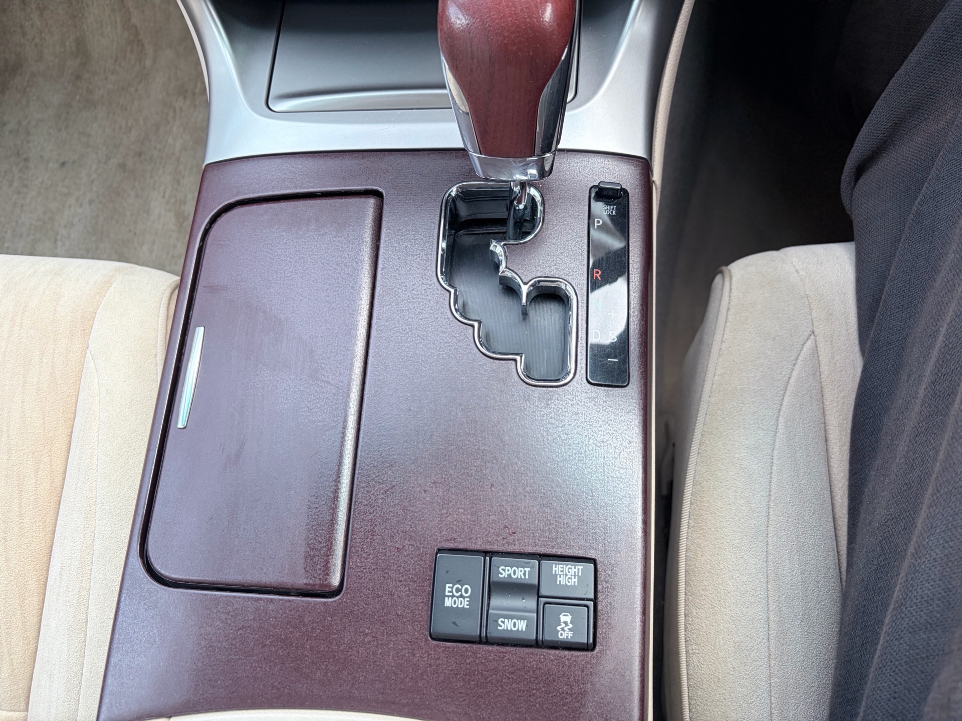 Vehicle photo 12