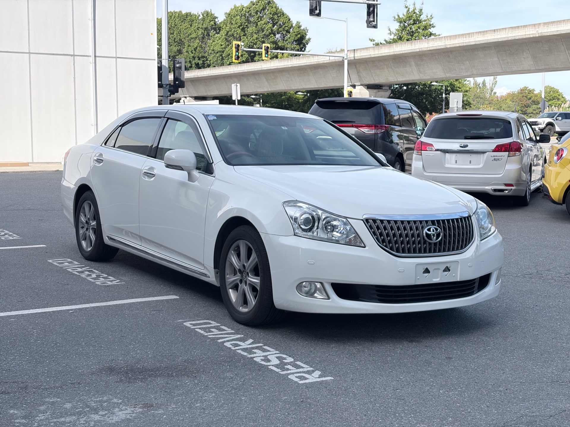 Vehicle photo 2