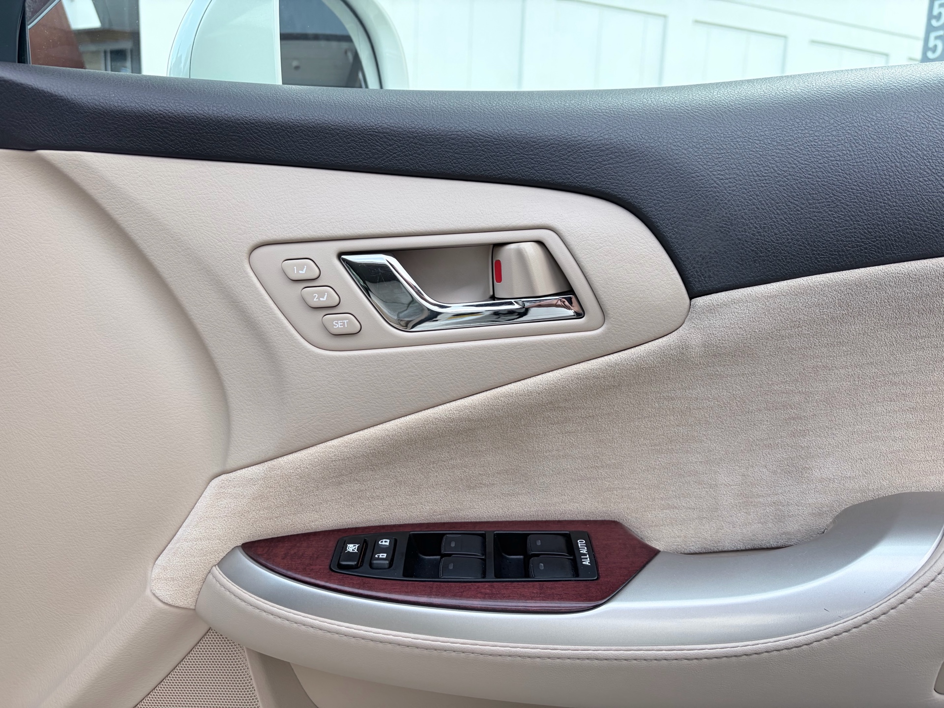 Vehicle photo 11