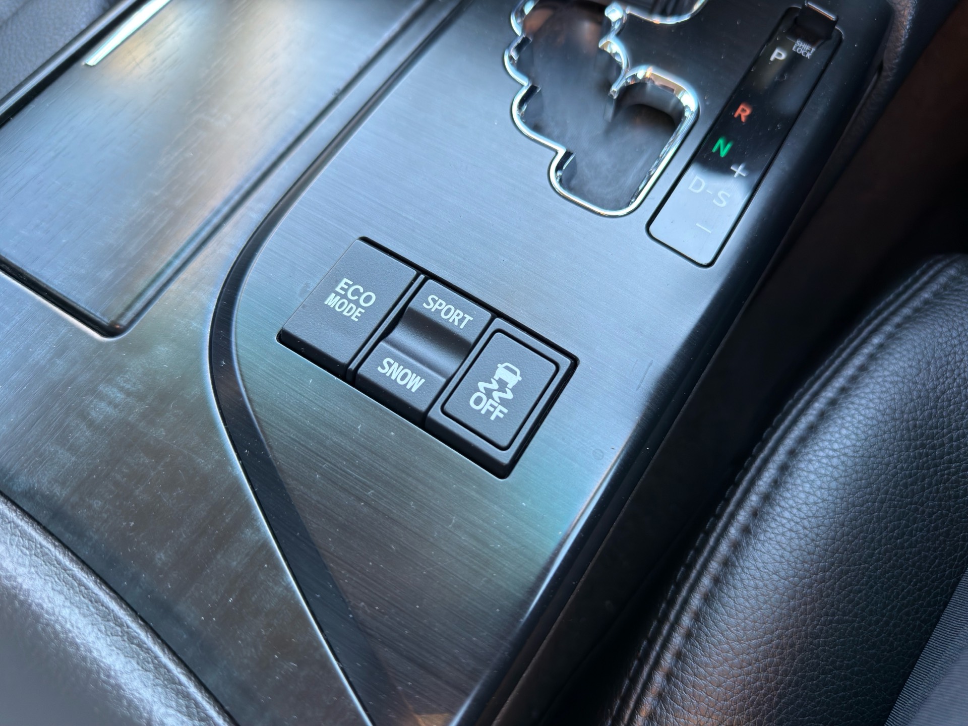 Vehicle photo 9
