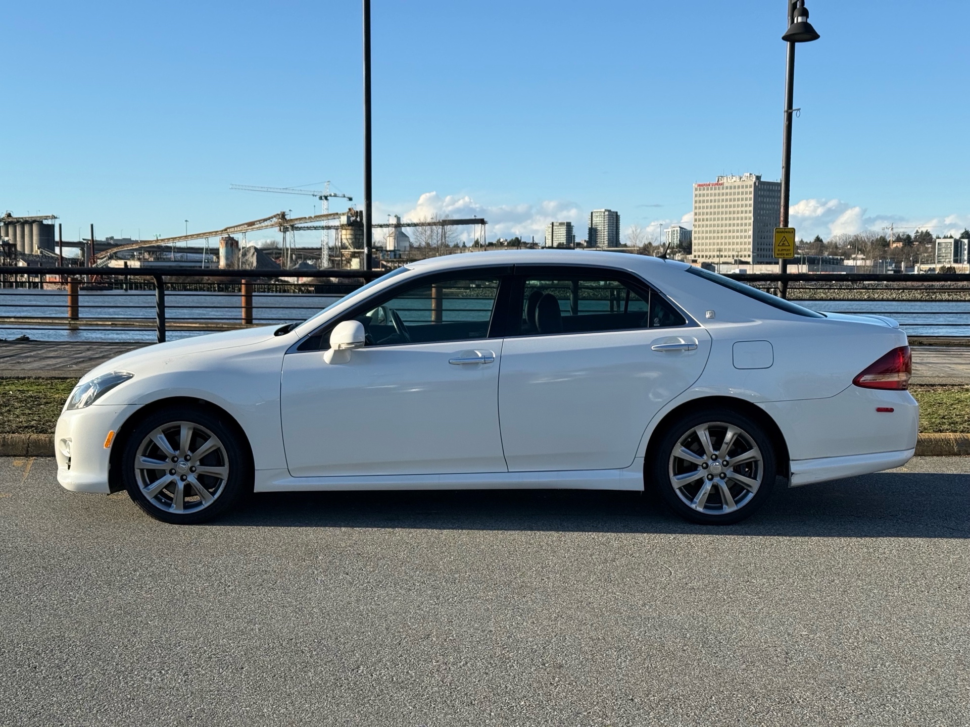 Vehicle photo 3