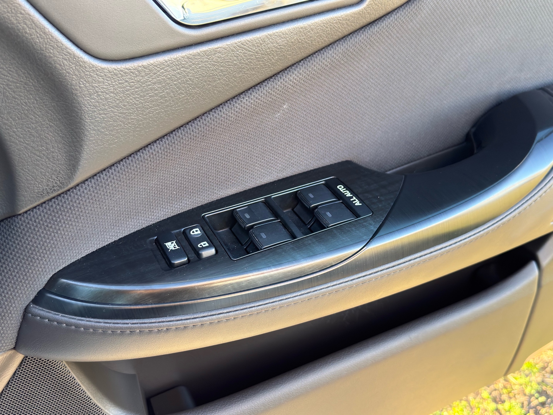 Vehicle photo 11