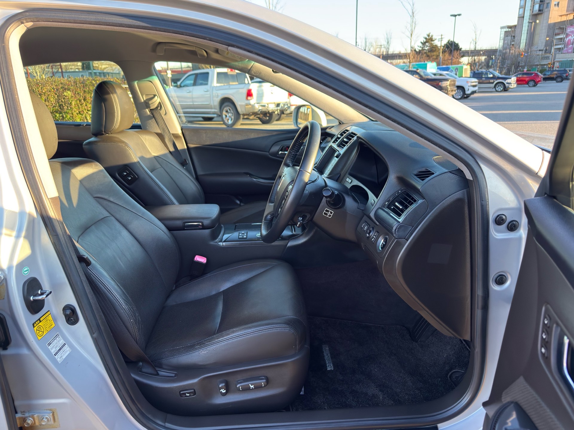 Vehicle photo 15