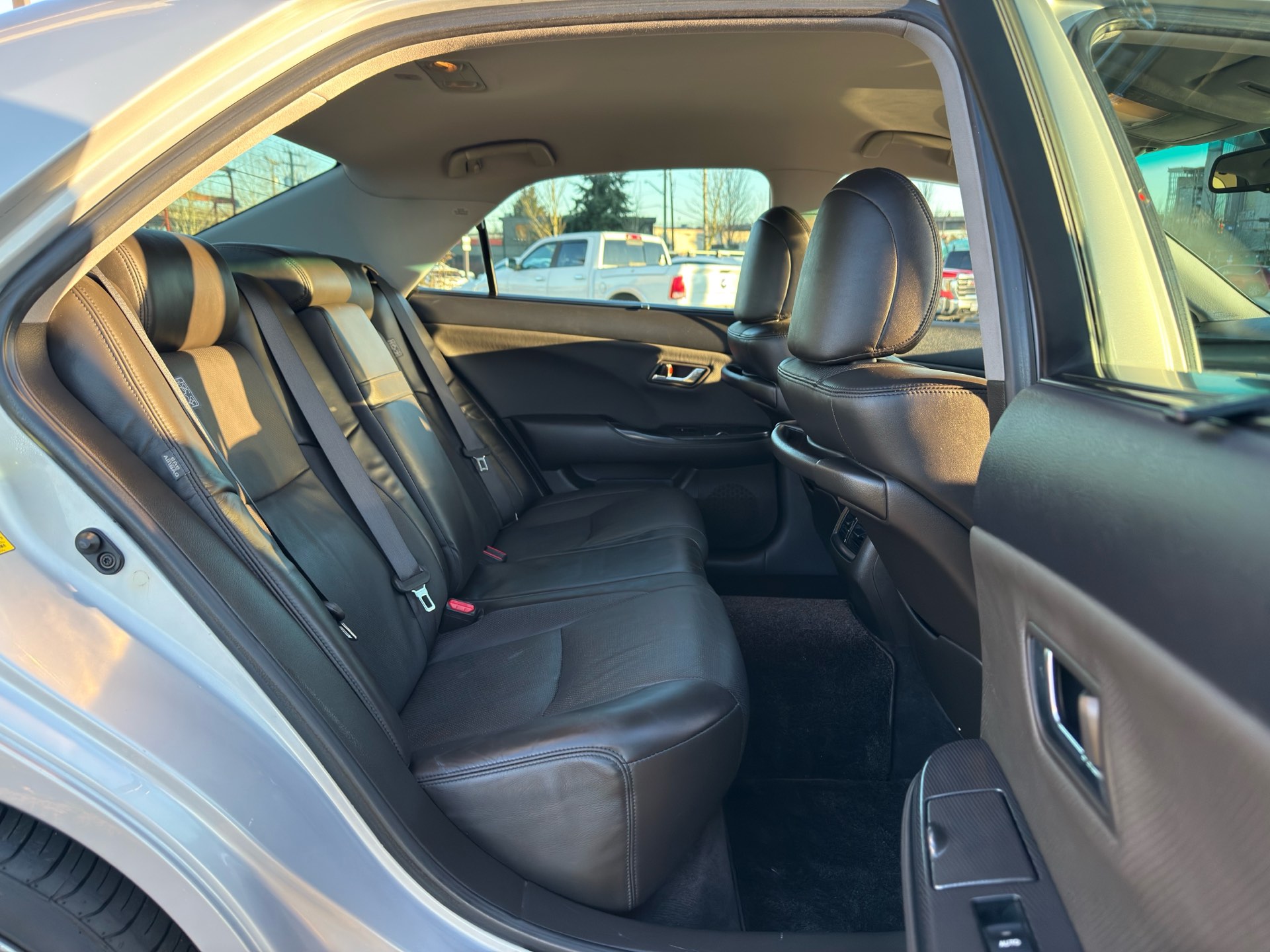 Vehicle photo 16