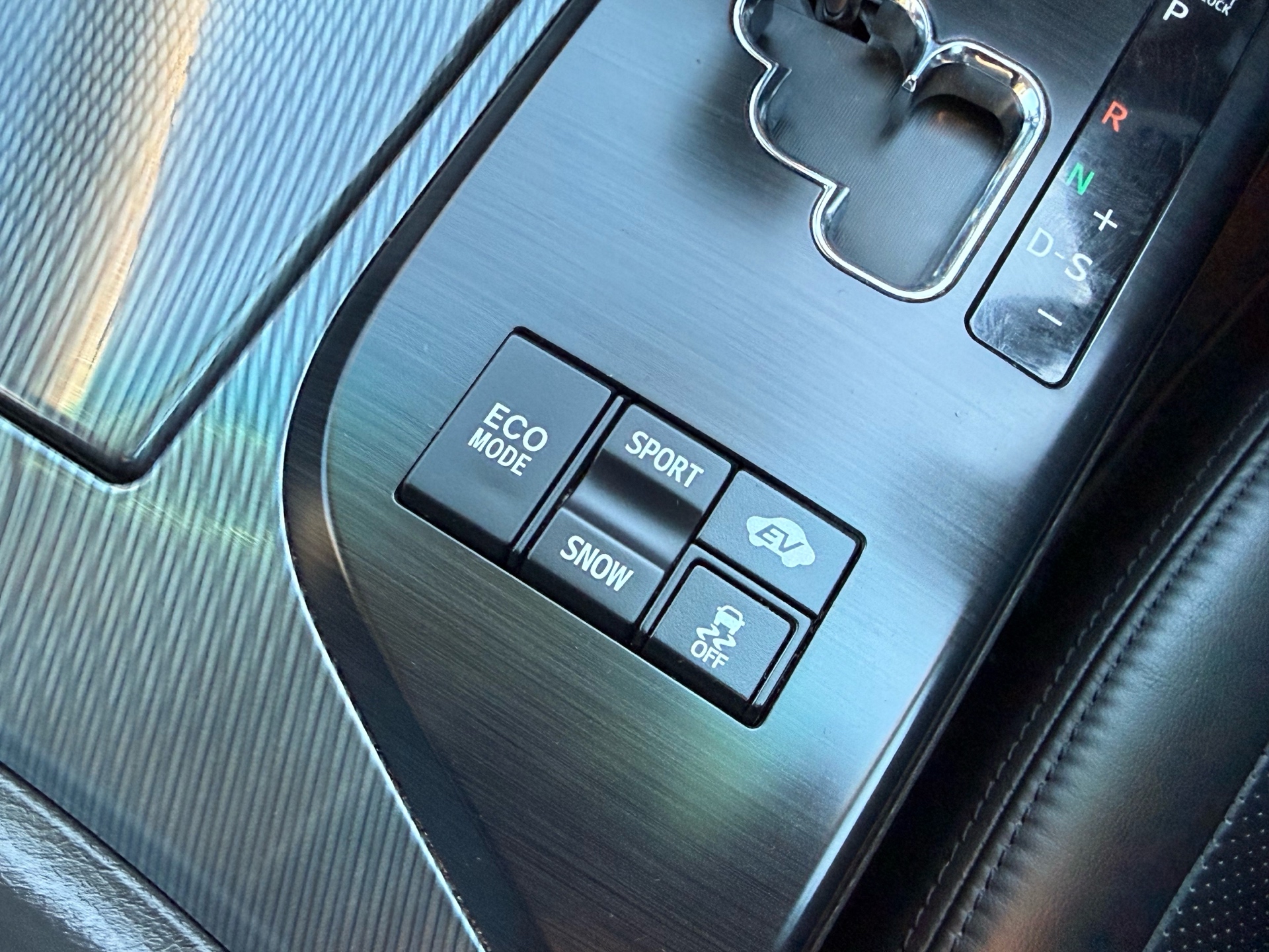 Vehicle photo 9