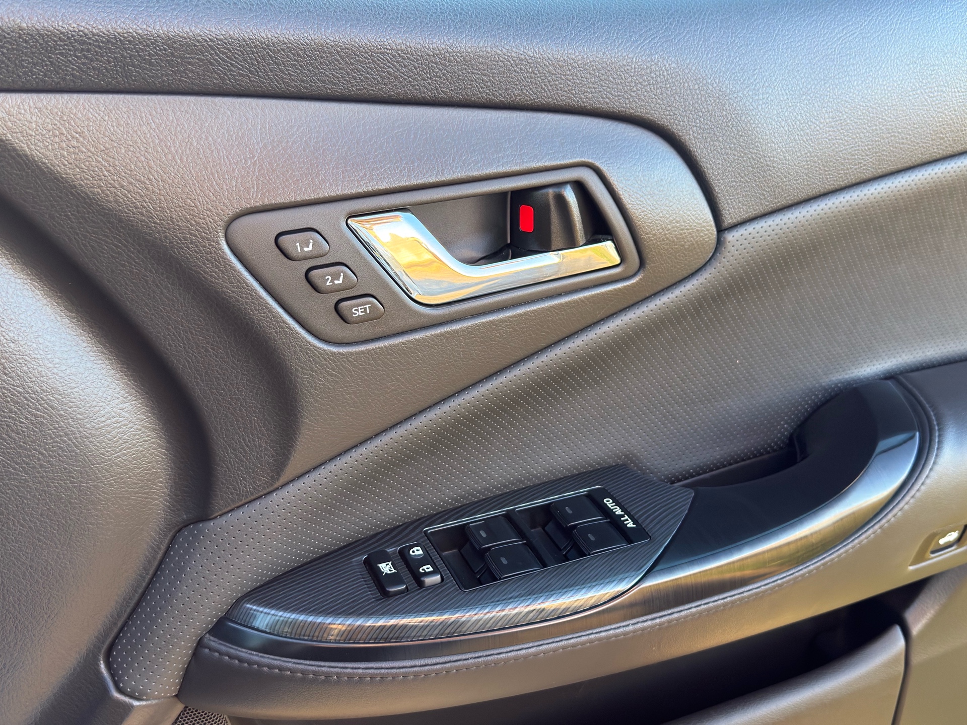 Vehicle photo 13