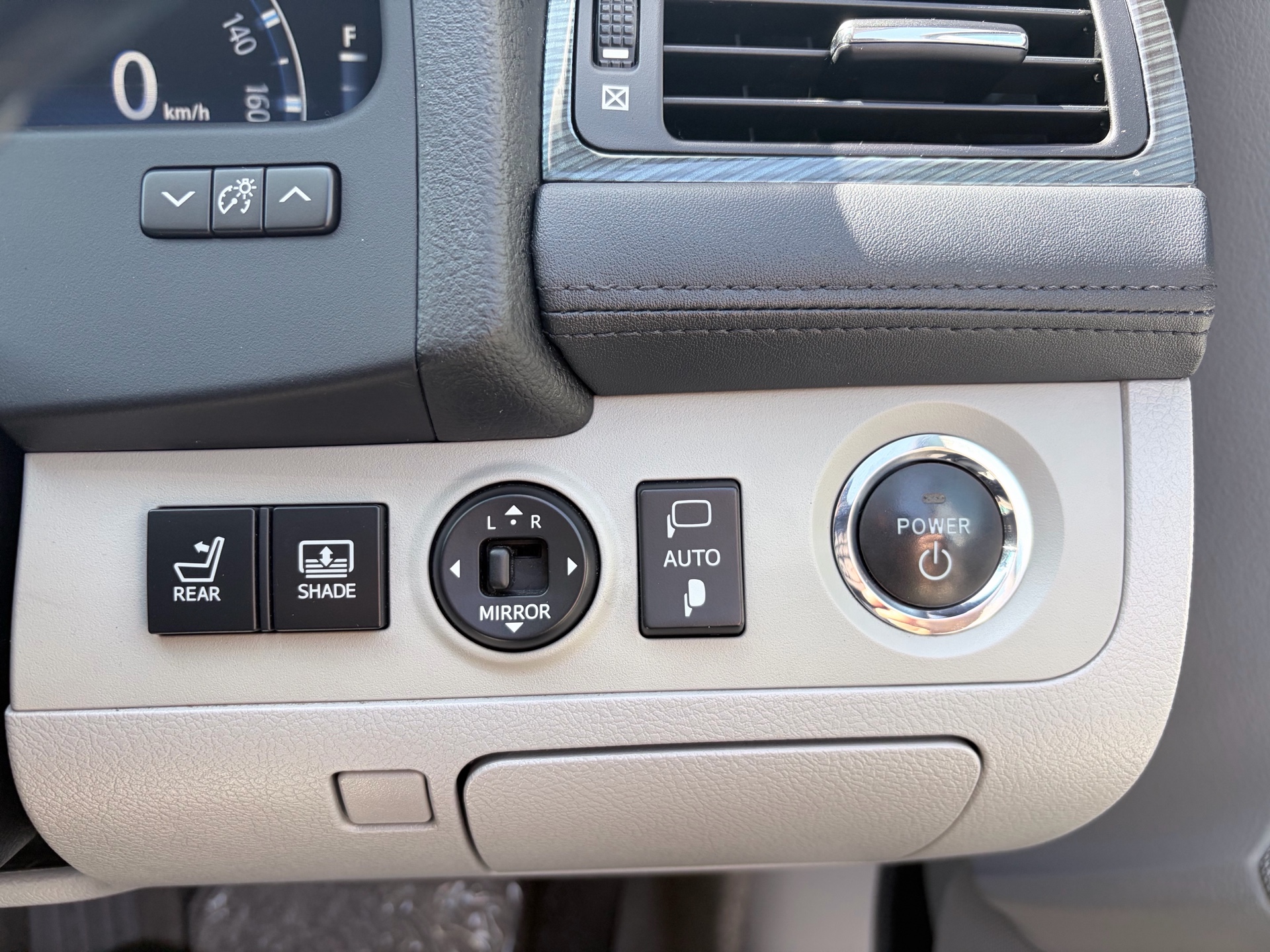 Vehicle photo 13