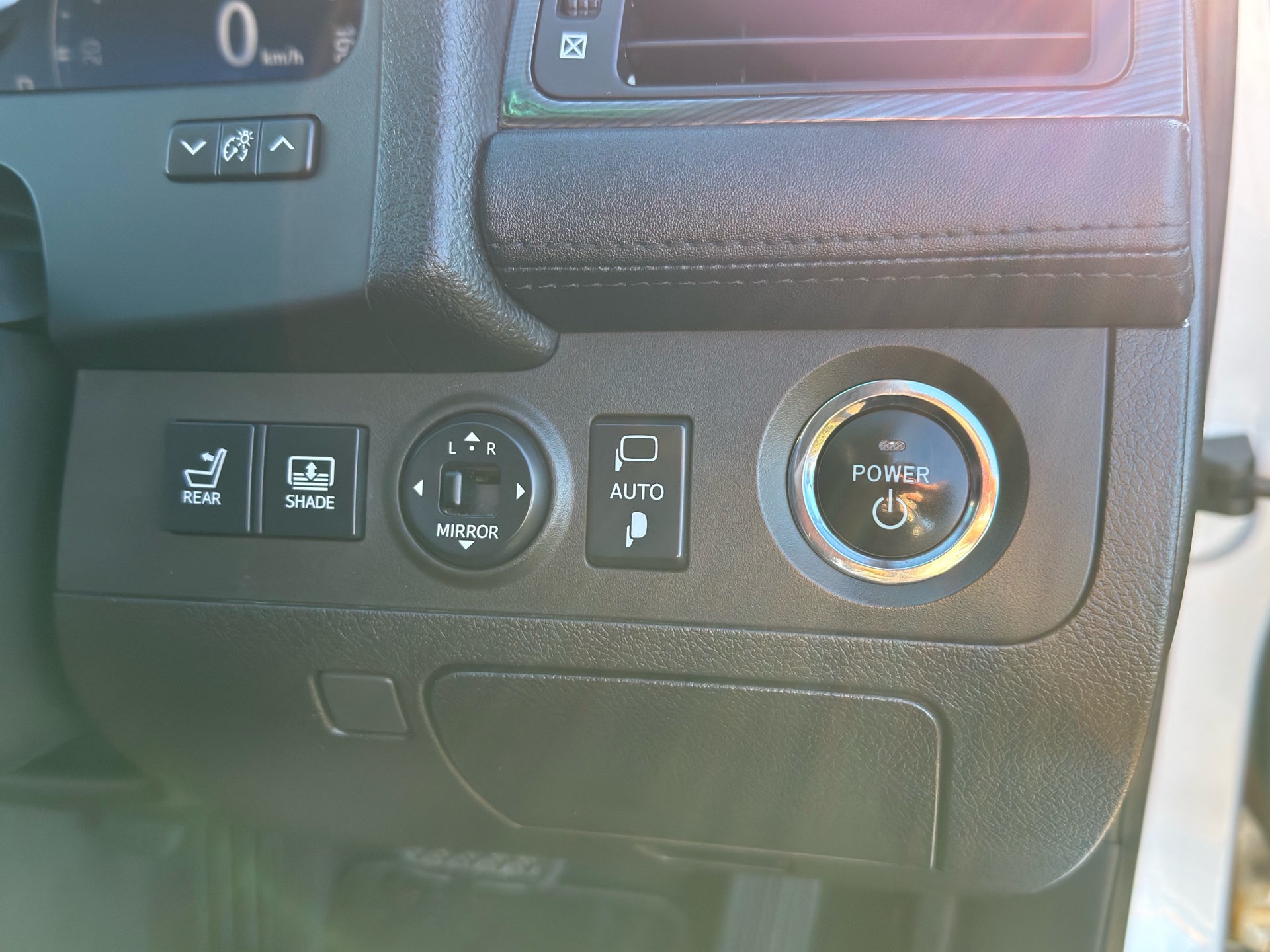 Vehicle photo 12