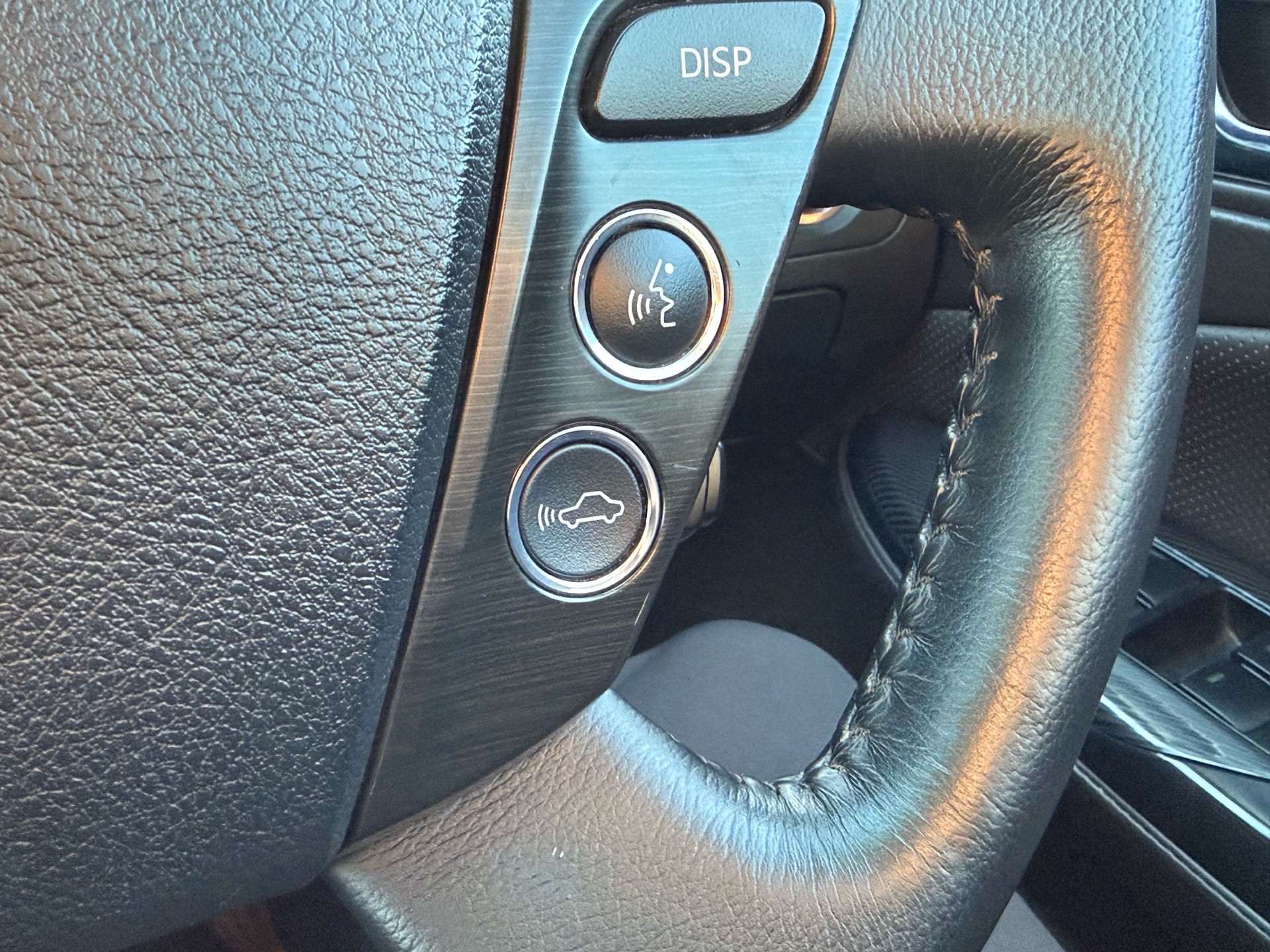Vehicle photo 11