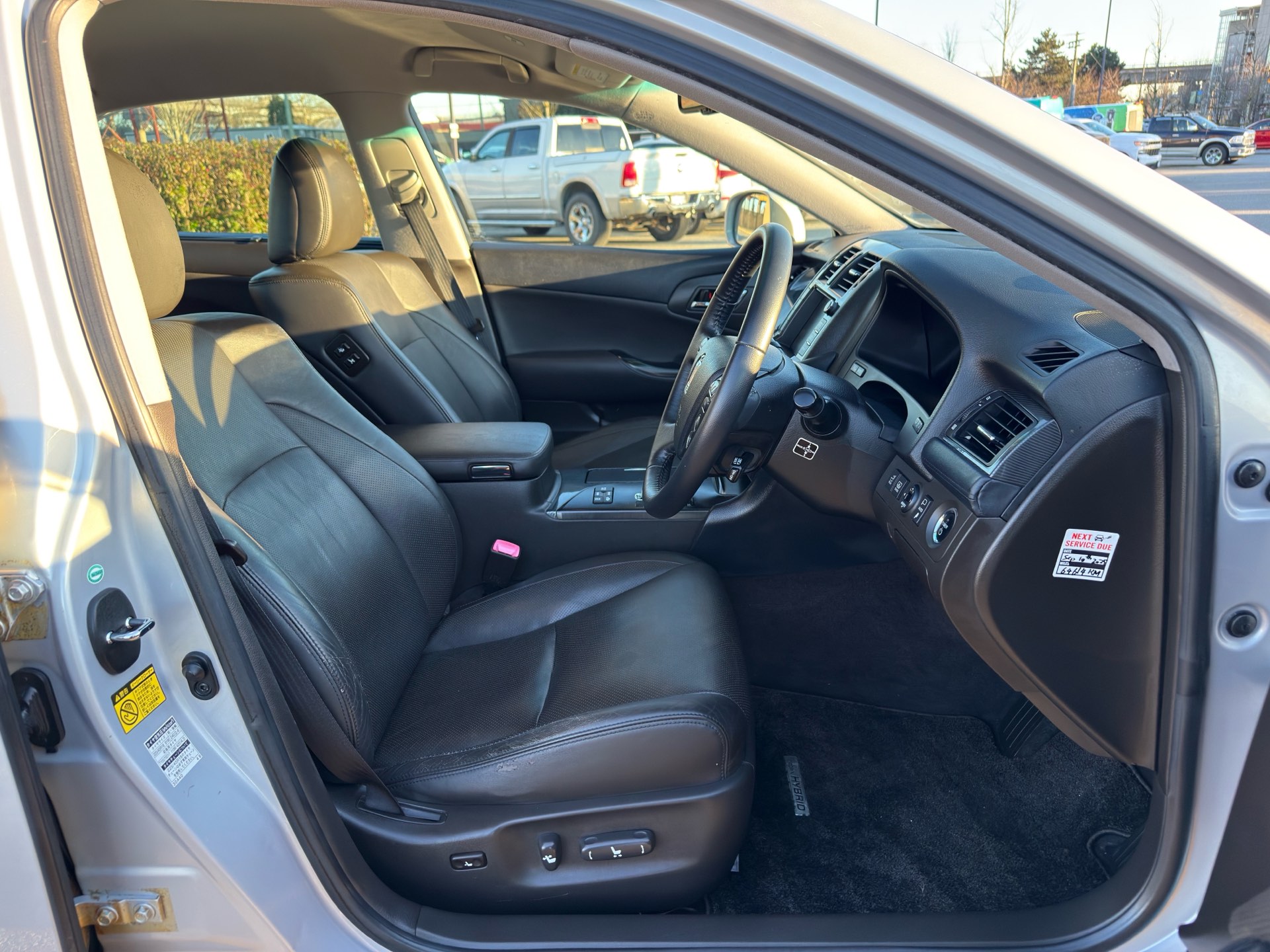 Vehicle photo 14