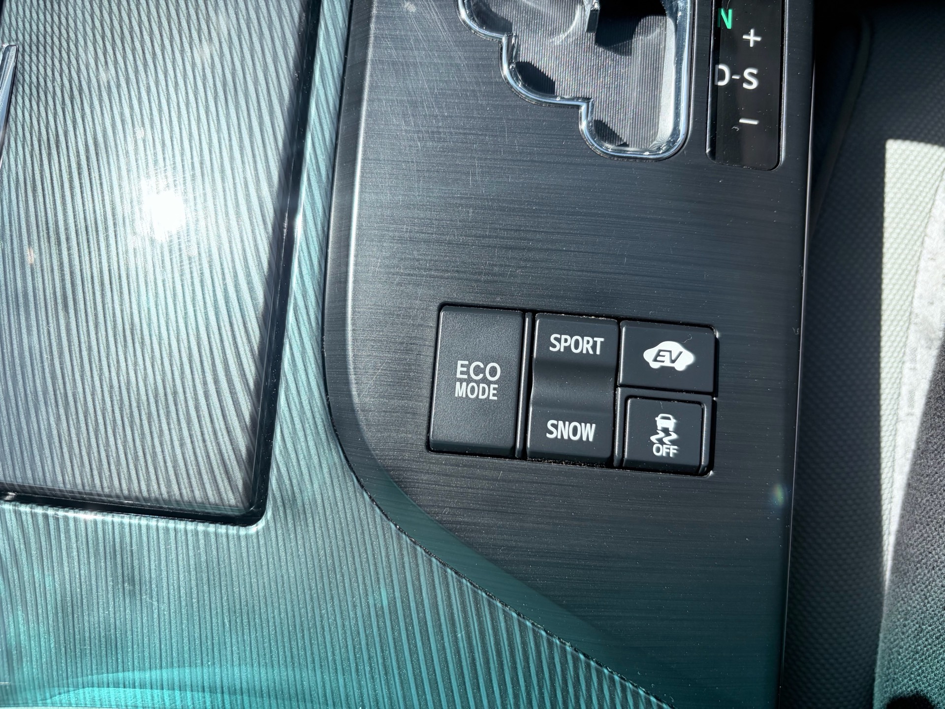 Vehicle photo 12
