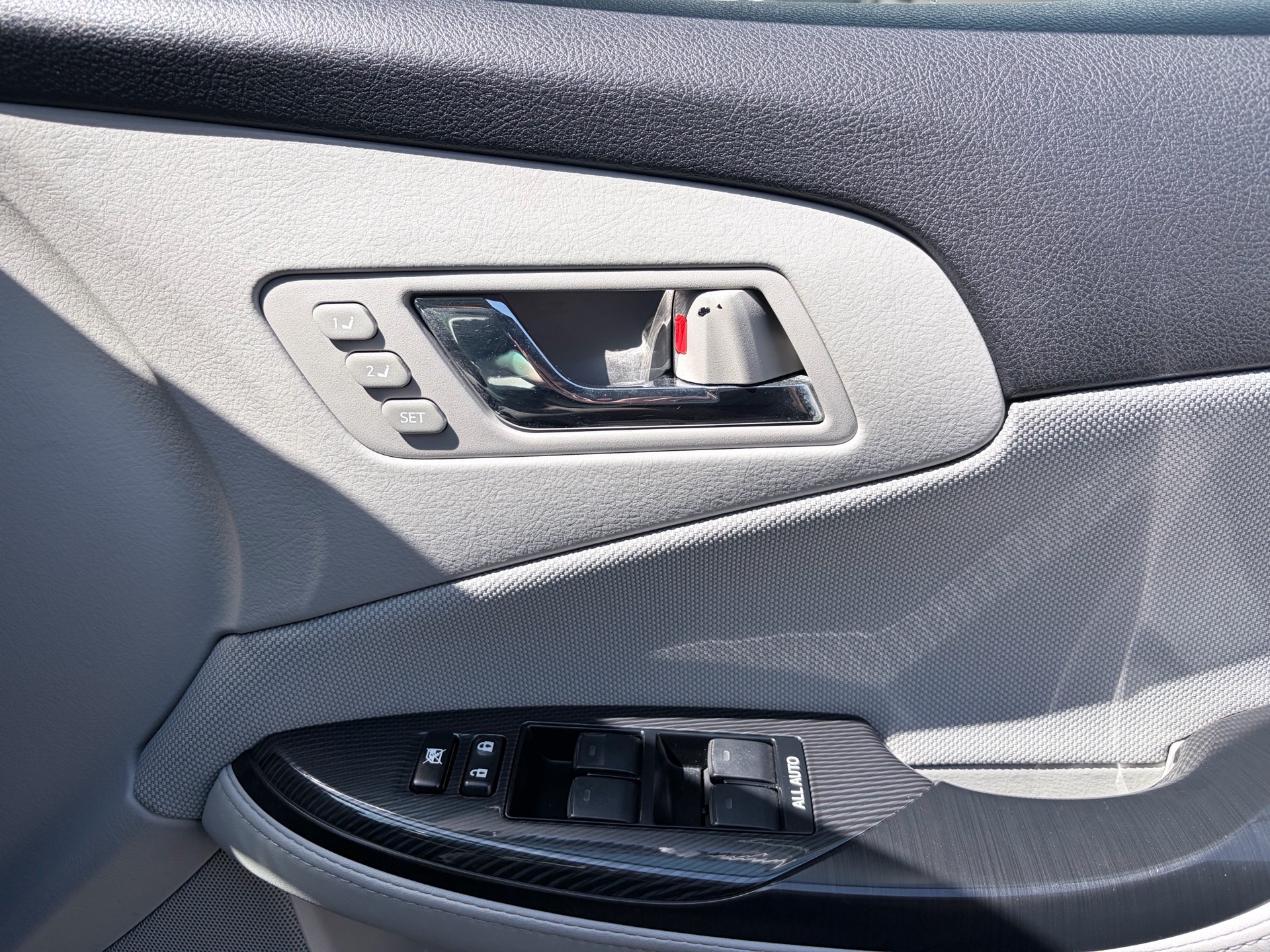 Vehicle photo 14