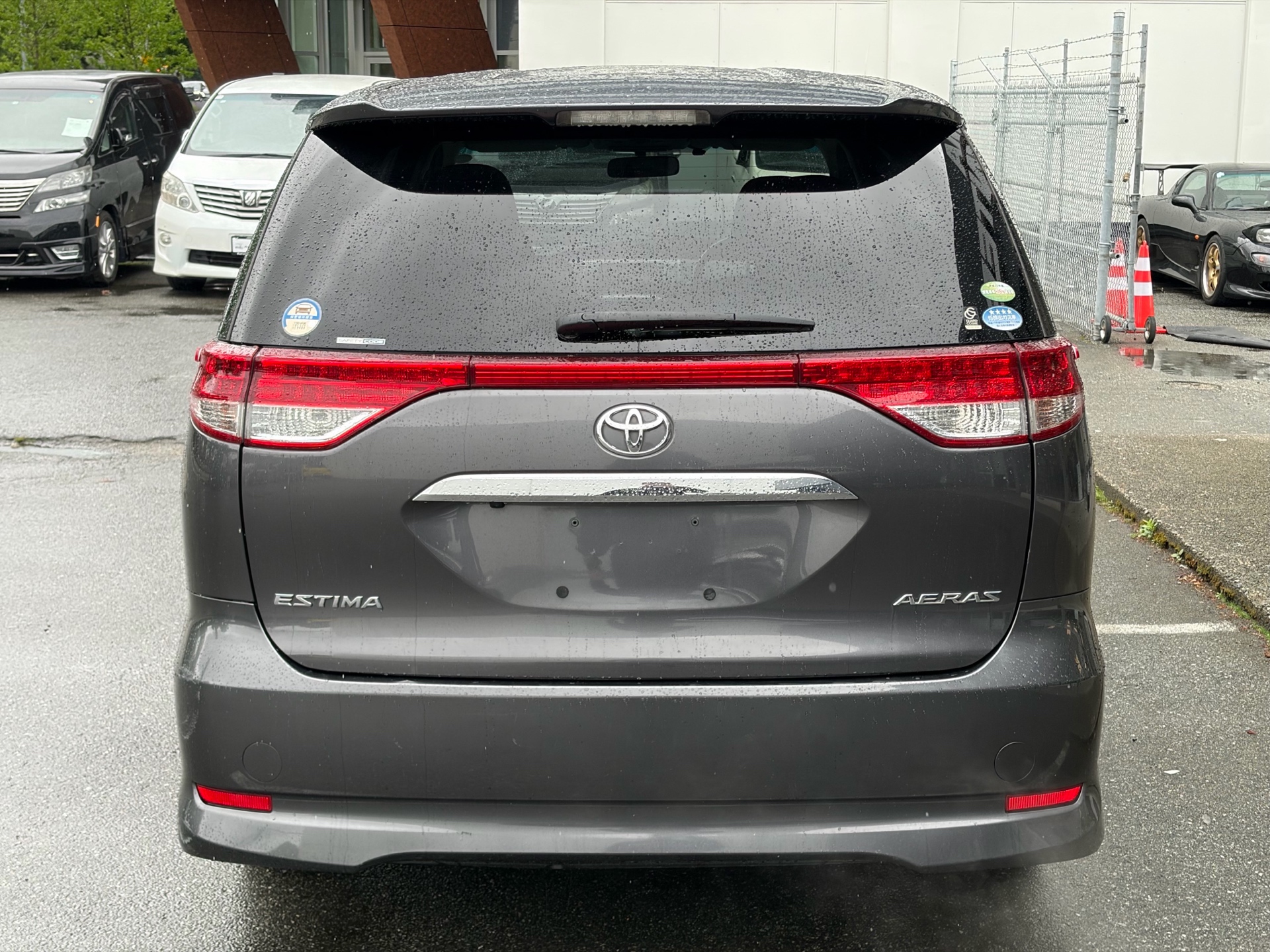 Vehicle photo 5