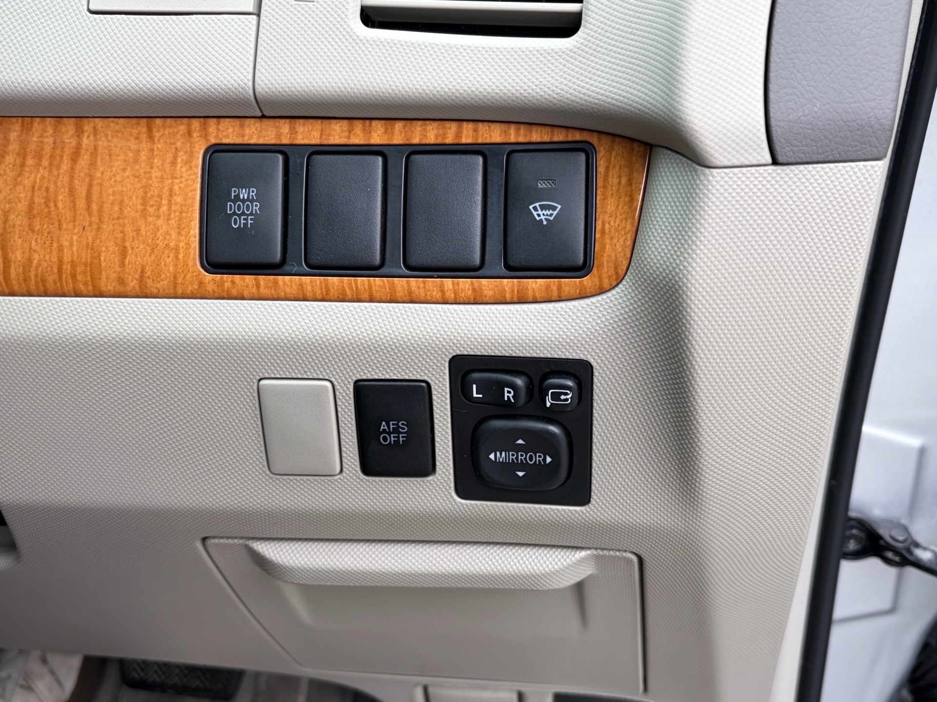 Vehicle photo 14