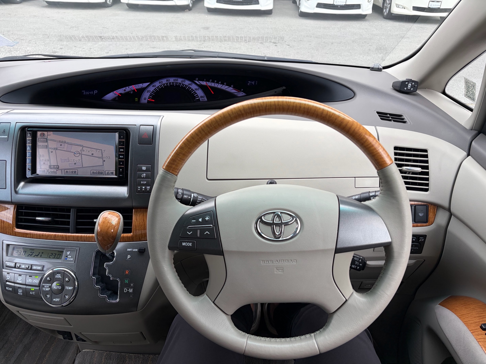 Vehicle photo 6